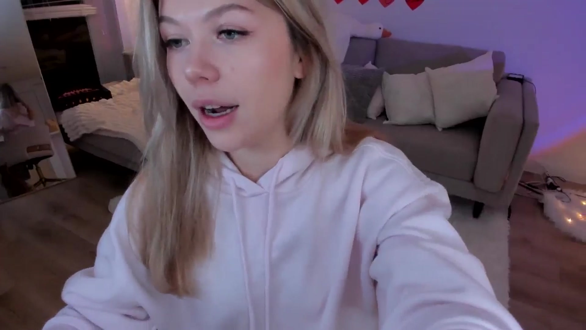 Gallery image thumbnail from Just_Vi's myfreecams stream on, 02/21/2026, 03:40 image 16 of 20