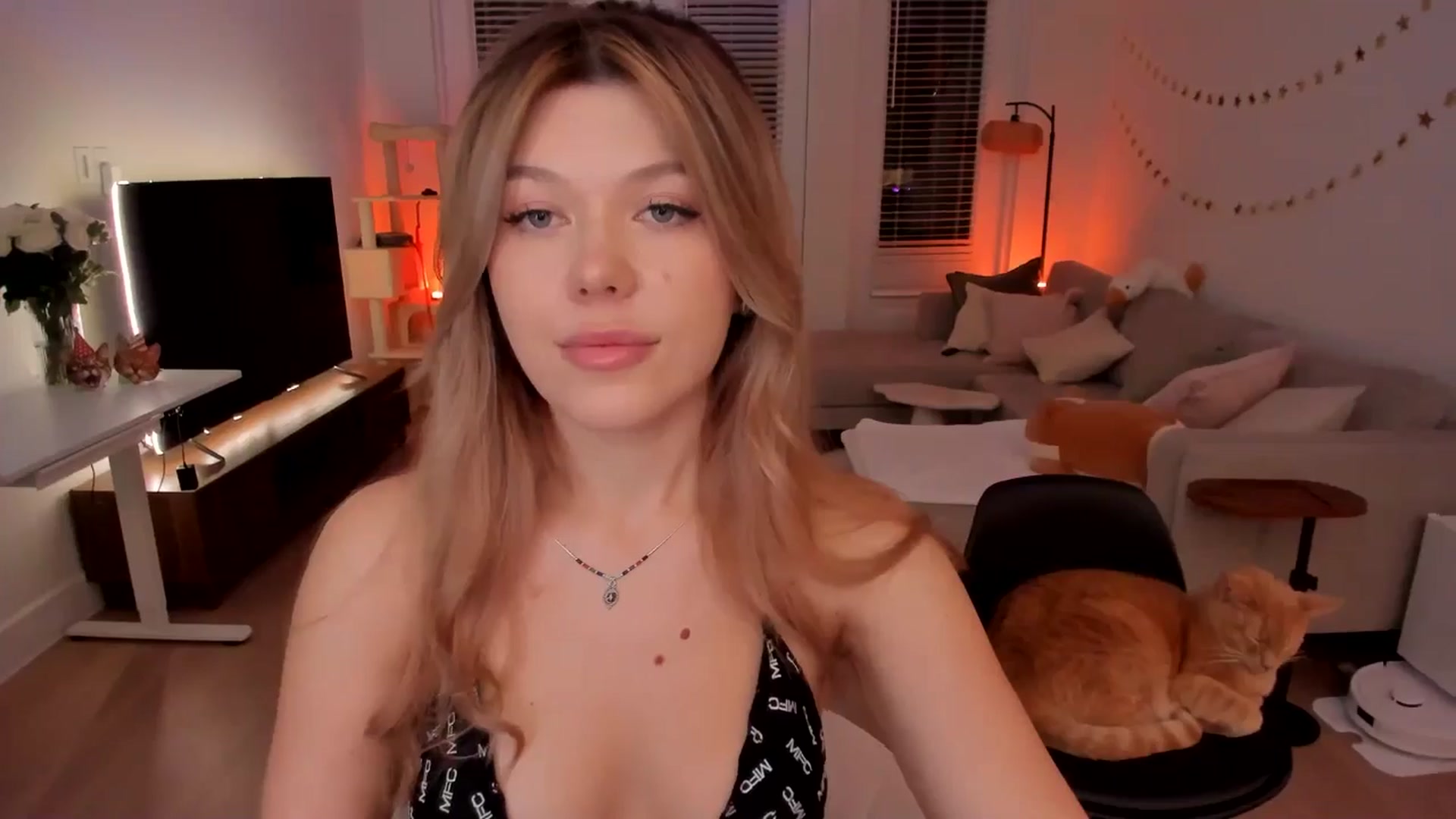 Gallery image thumbnail from Just_Vi's myfreecams stream on, 05/09/2026, 08:09 image 2 of 20