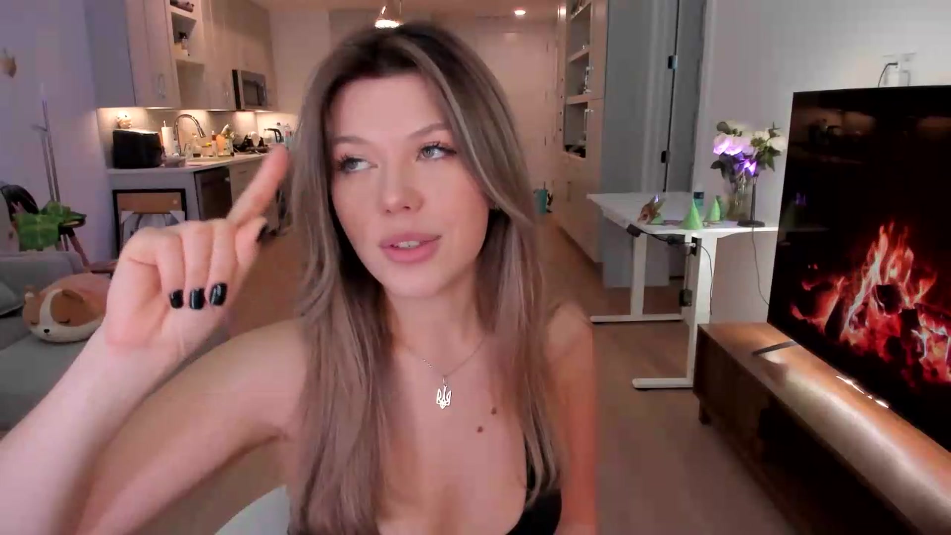Gallery image thumbnail from Just_Vi's myfreecams stream on, 05/16/2026, 07:15 image 4 of 20