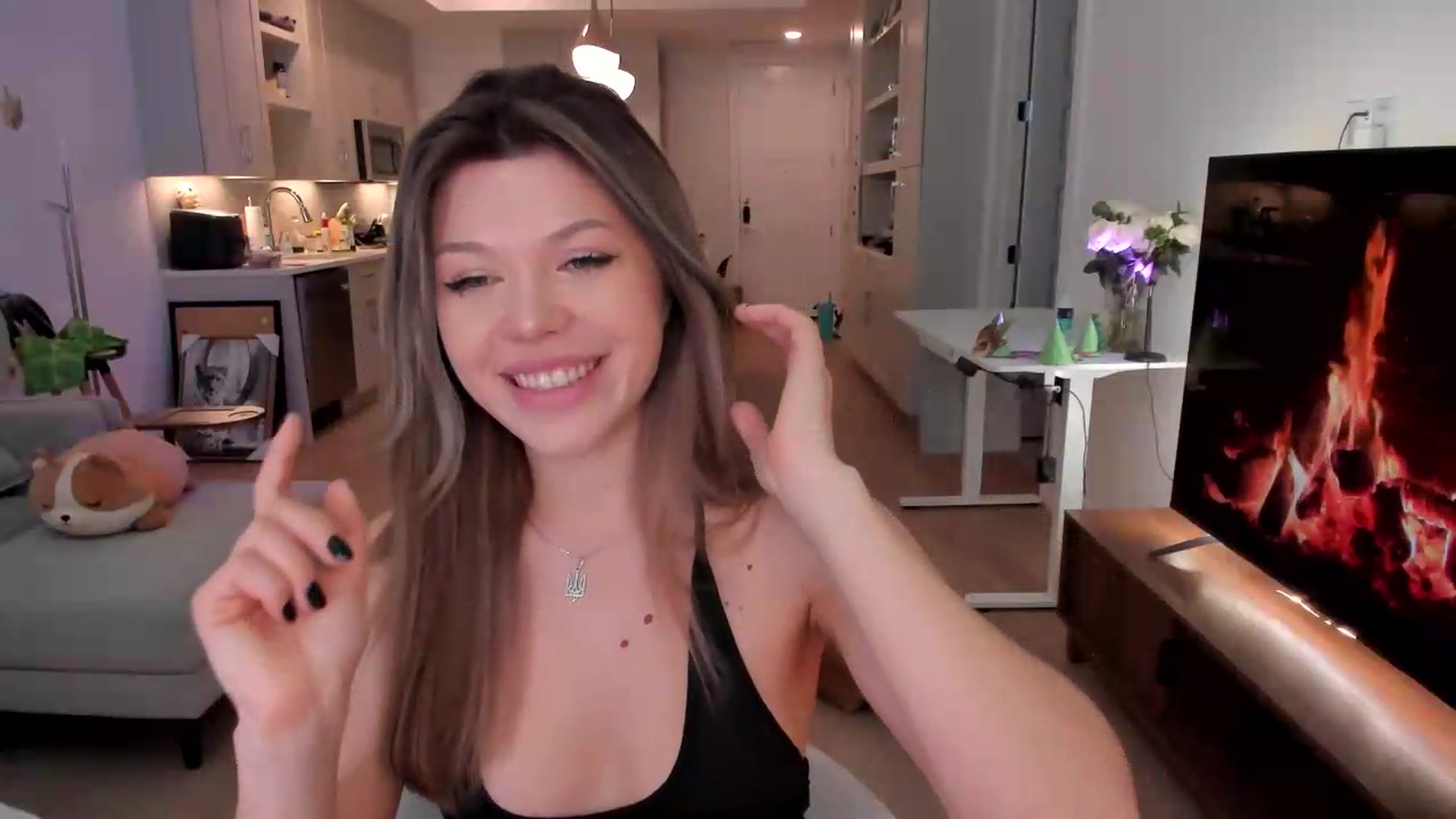 Gallery image thumbnail from Just_Vi's myfreecams stream on, 05/16/2026, 07:15 image 5 of 20