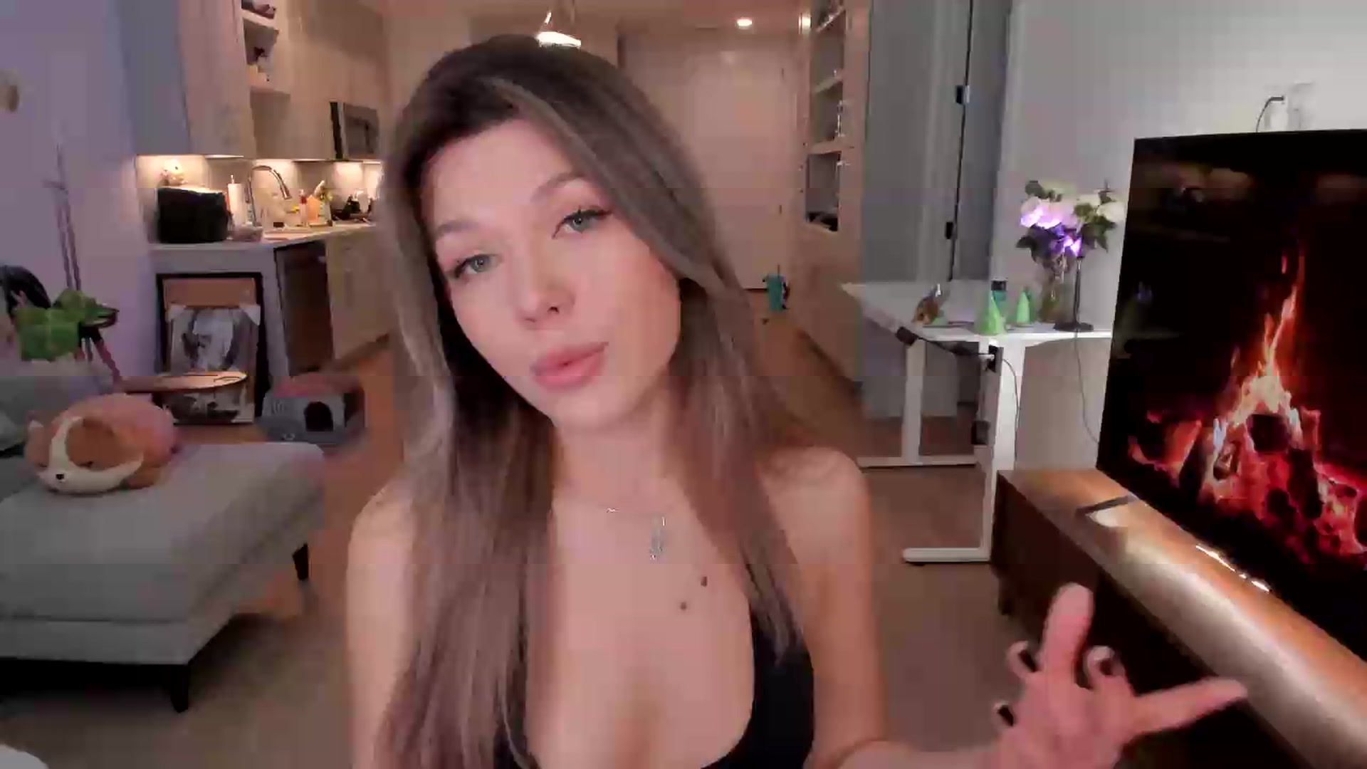 Gallery image thumbnail from Just_Vi's myfreecams stream on, 05/16/2026, 07:15 image 2 of 20