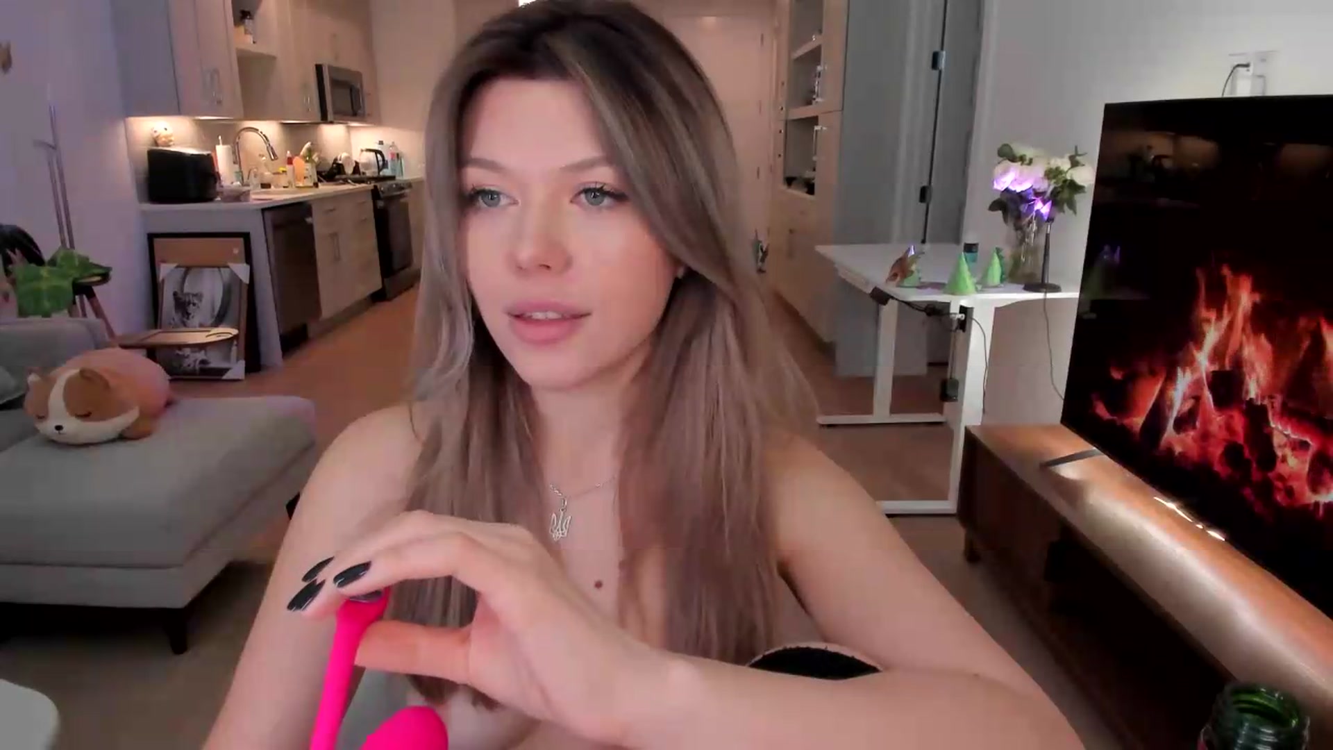 Gallery image thumbnail from Just_Vi's myfreecams stream on, 05/16/2026, 07:15 image 14 of 20