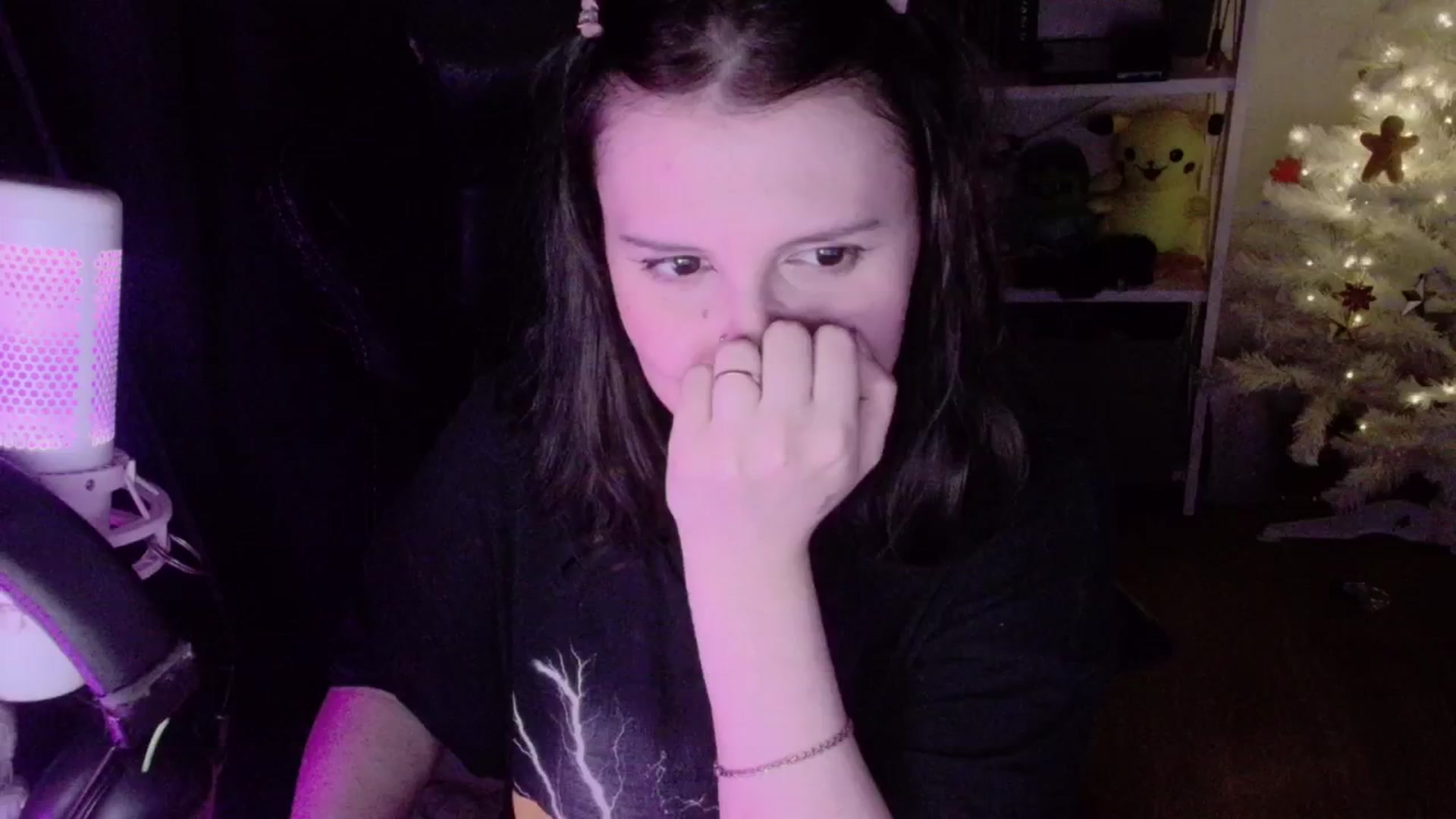 Gallery image thumbnail from Justpixel's myfreecams stream on, 12/18/2025, 01:55 image 20 of 20