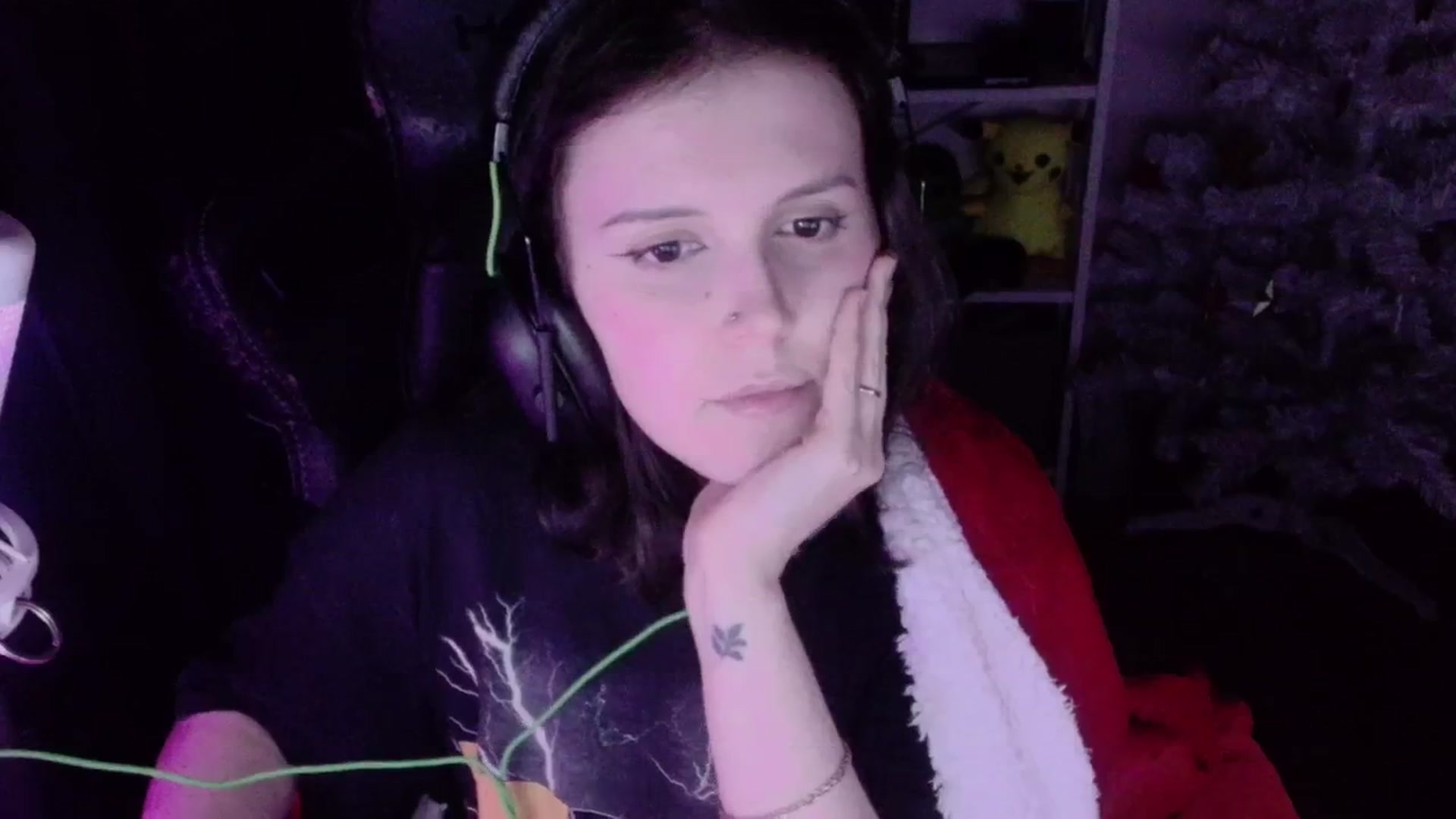 Gallery image thumbnail from Justpixel's myfreecams stream on, 12/18/2025, 01:55 image 2 of 20