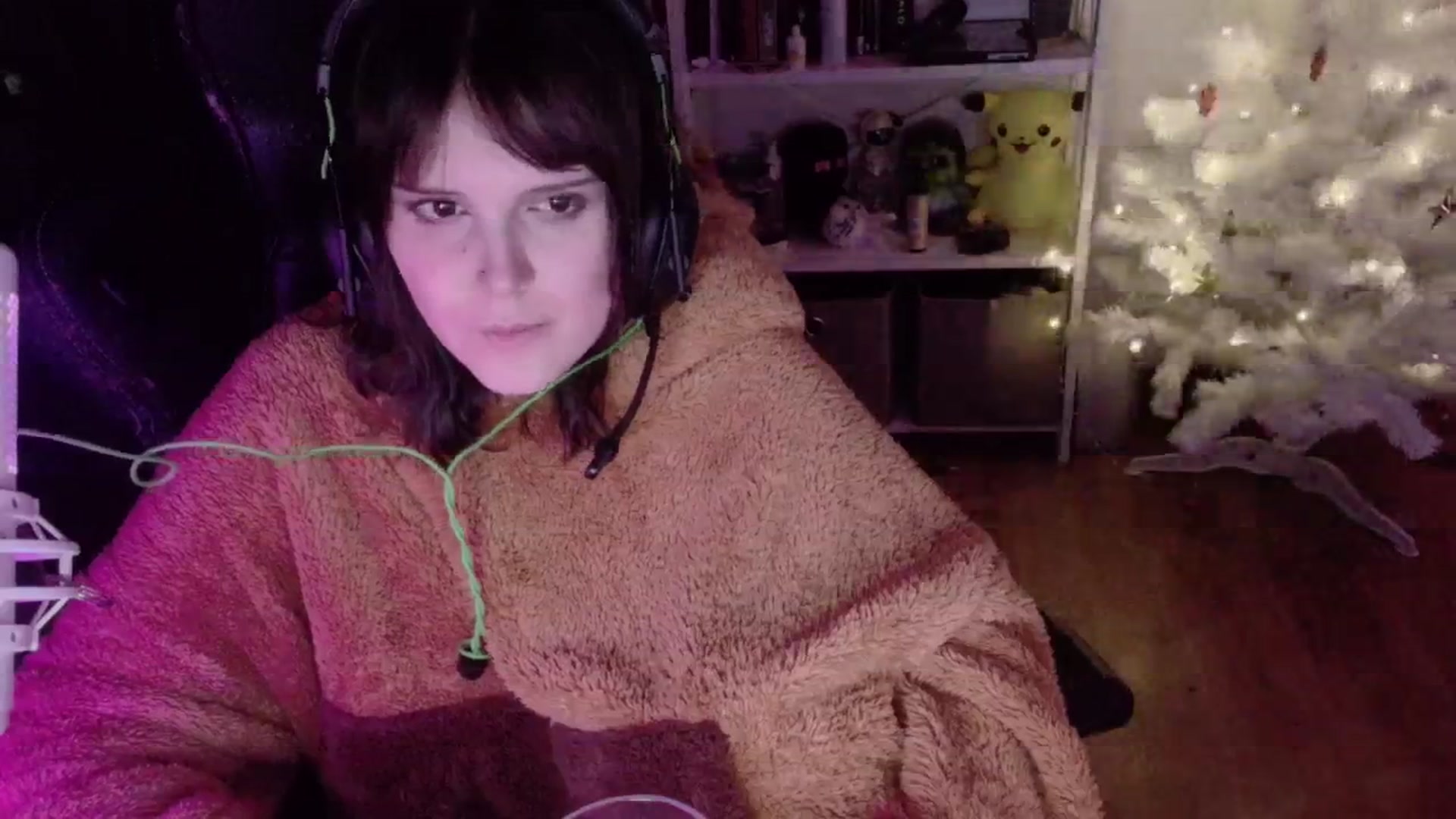 Gallery image thumbnail from Justpixel's myfreecams stream on, 12/22/2025, 01:28 image 5 of 20