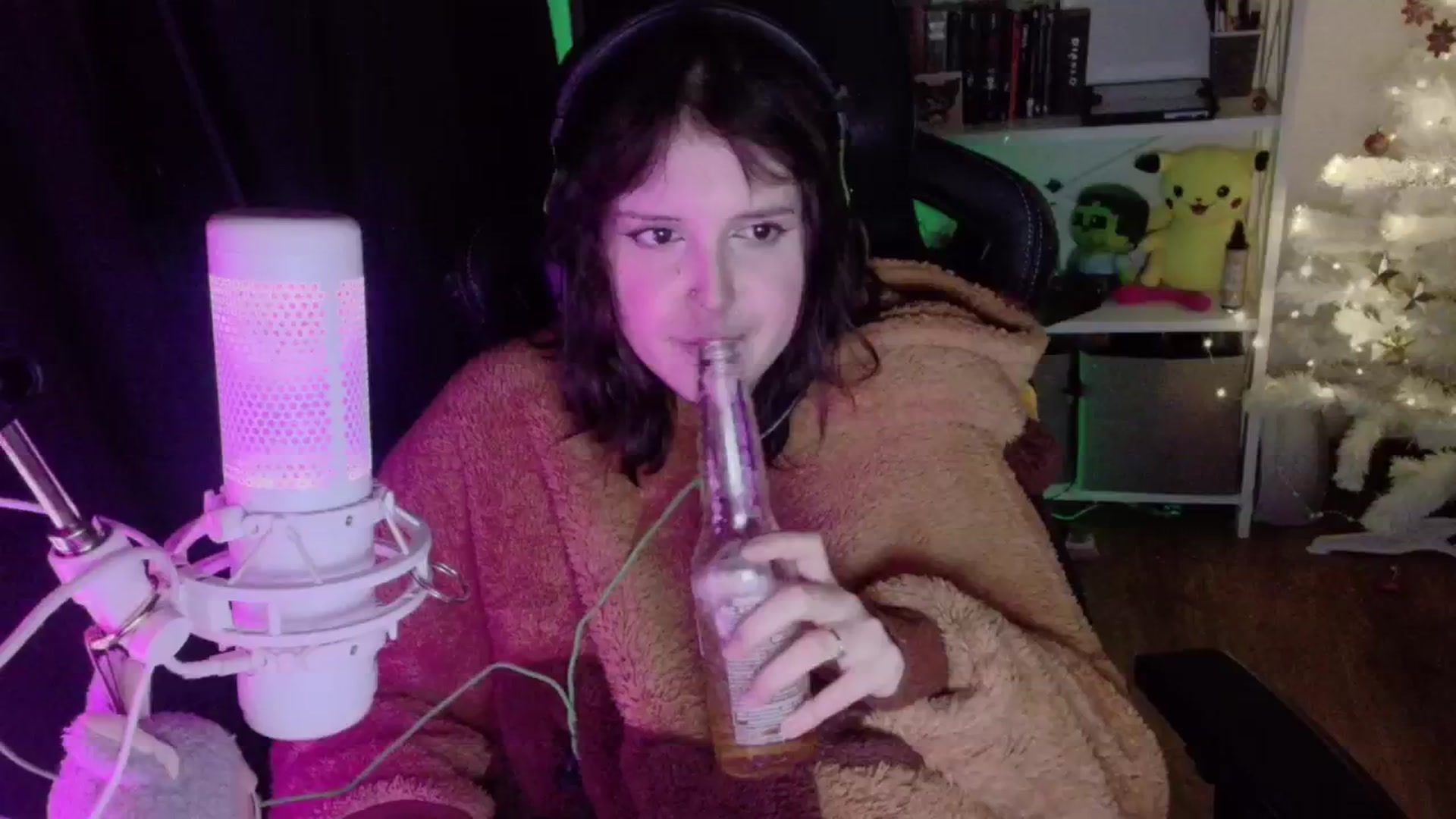 Gallery image thumbnail from Justpixel's myfreecams stream on, 12/25/2025, 18:23 image 17 of 20