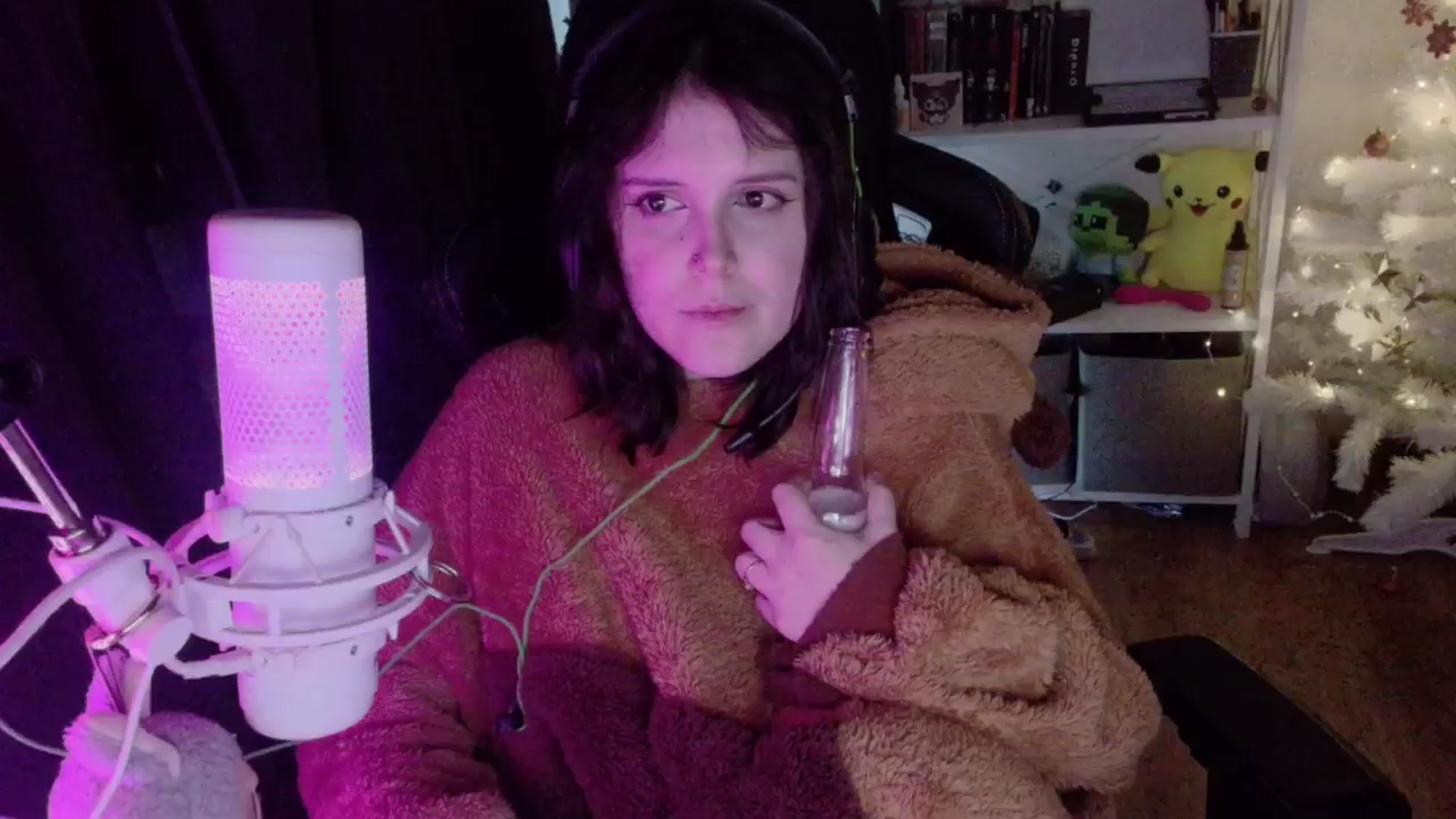Gallery image thumbnail from Justpixel's myfreecams stream on, 12/25/2025, 18:23 image 14 of 20