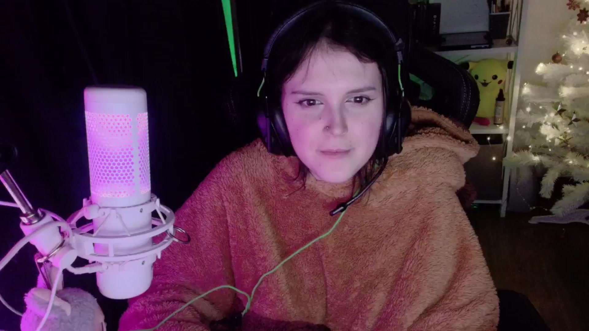 Gallery image thumbnail from Justpixel's myfreecams stream on, 12/25/2025, 18:23 image 6 of 20