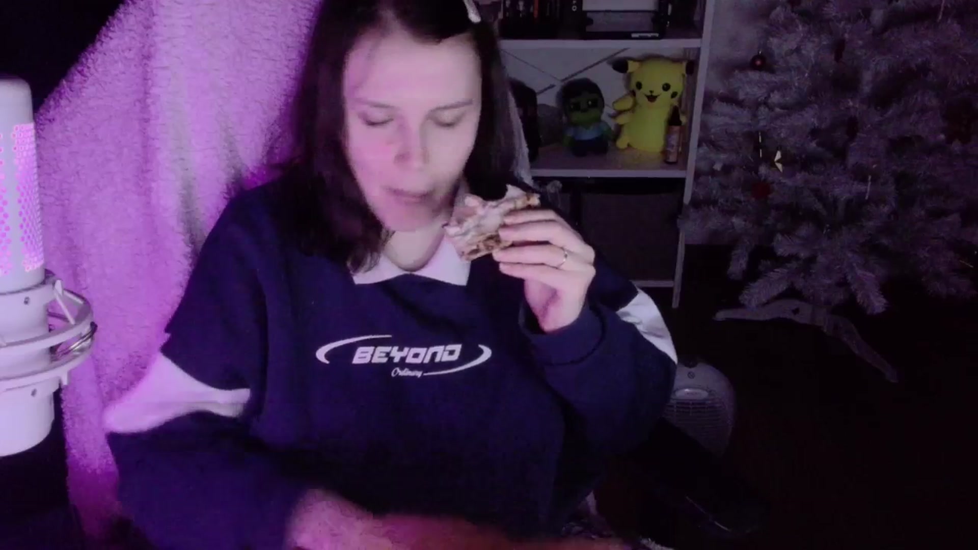 Gallery image thumbnail from Justpixel's myfreecams stream on, 12/26/2025, 23:21 image 17 of 20