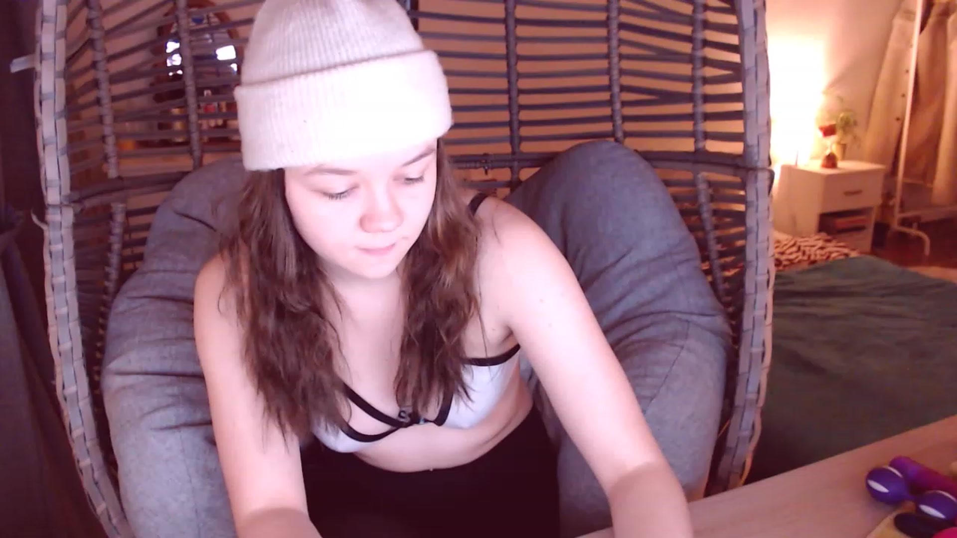 Gallery image thumbnail from Justturned_18's myfreecams stream on, 11/20/2022, 16:52 image 17 of 20