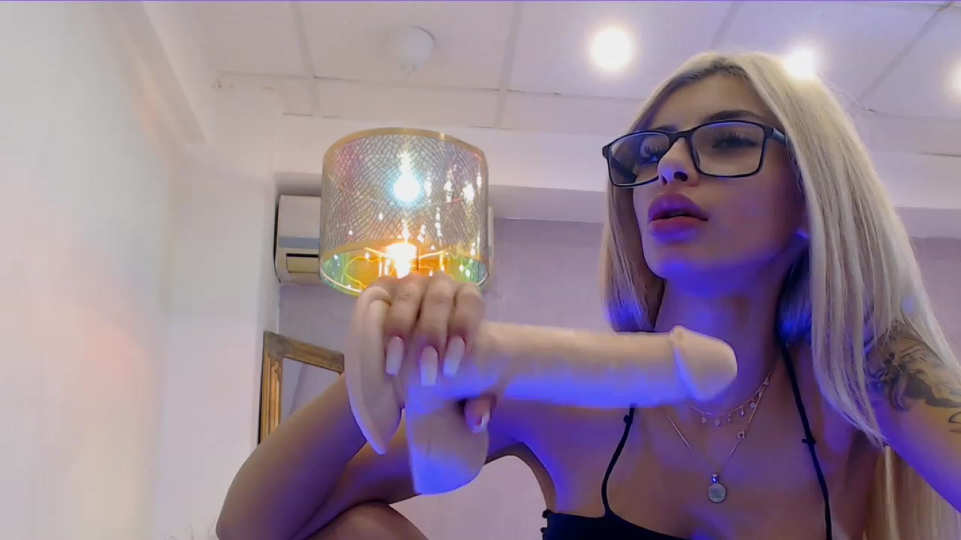 Gallery image thumbnail from Juts_MiaX's myfreecams stream on, 12/08/2022, 12:10 image 20 of 20