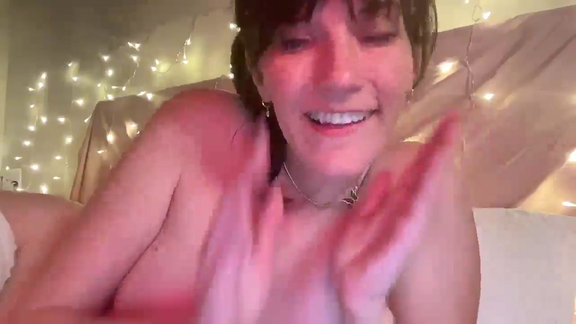 Gallery image thumbnail from Juxxtopposed's myfreecams stream on, 01/12/2025, 11:40 image 17 of 20