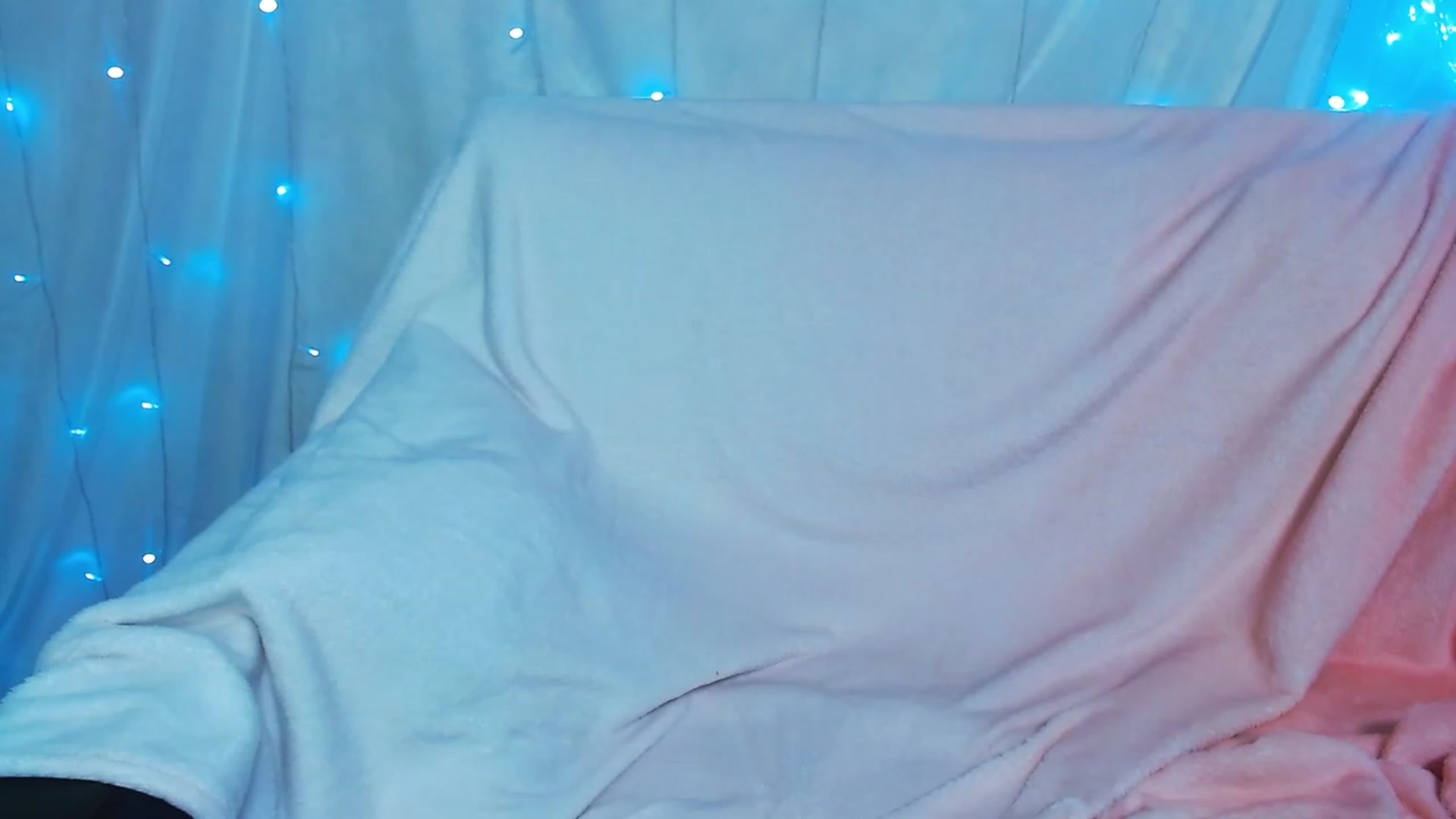 Gallery image thumbnail from JynFox's myfreecams stream on, 03/20/2023, 05:53 image 16 of 20