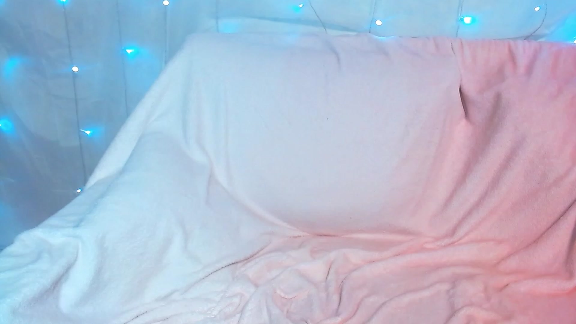 Gallery image thumbnail from JynFox's myfreecams stream on, 07/11/2023, 07:41 image 6 of 20