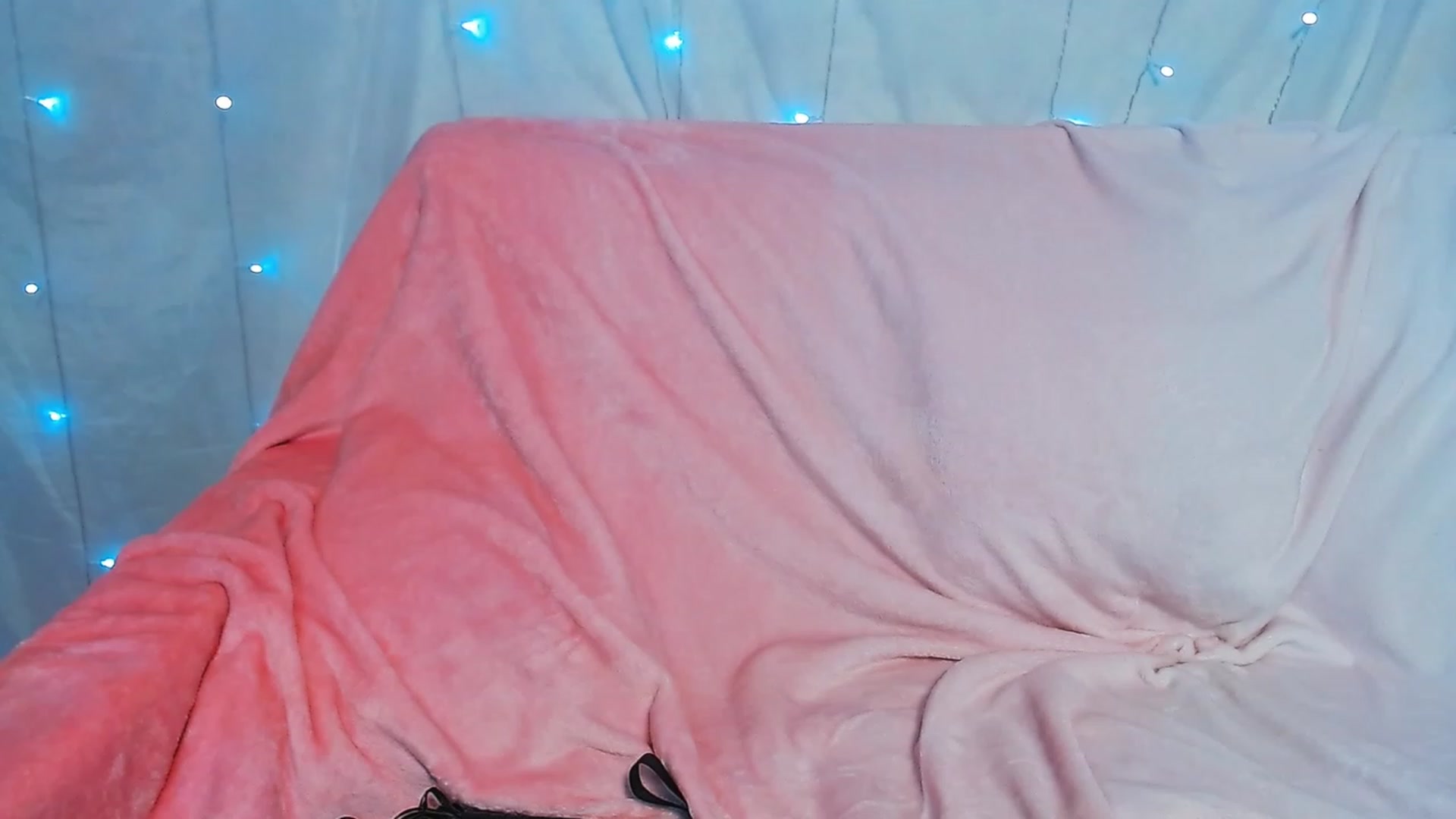 Gallery image thumbnail from JynFox's myfreecams stream on, 07/26/2023, 06:15 image 10 of 20