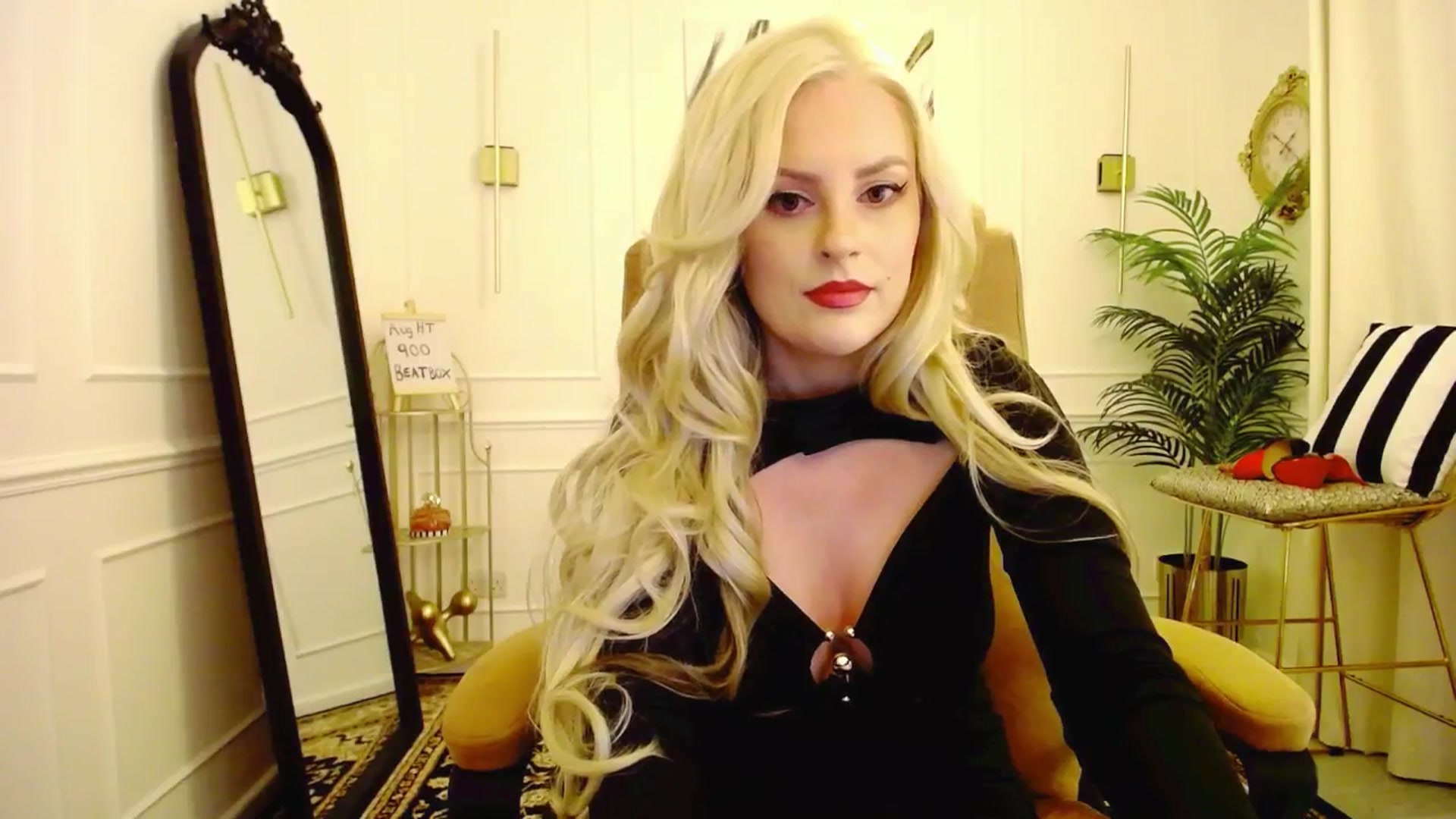 Gallery image thumbnail from K3lly's myfreecams stream on, 08/03/2025, 01:24 image 10 of 20