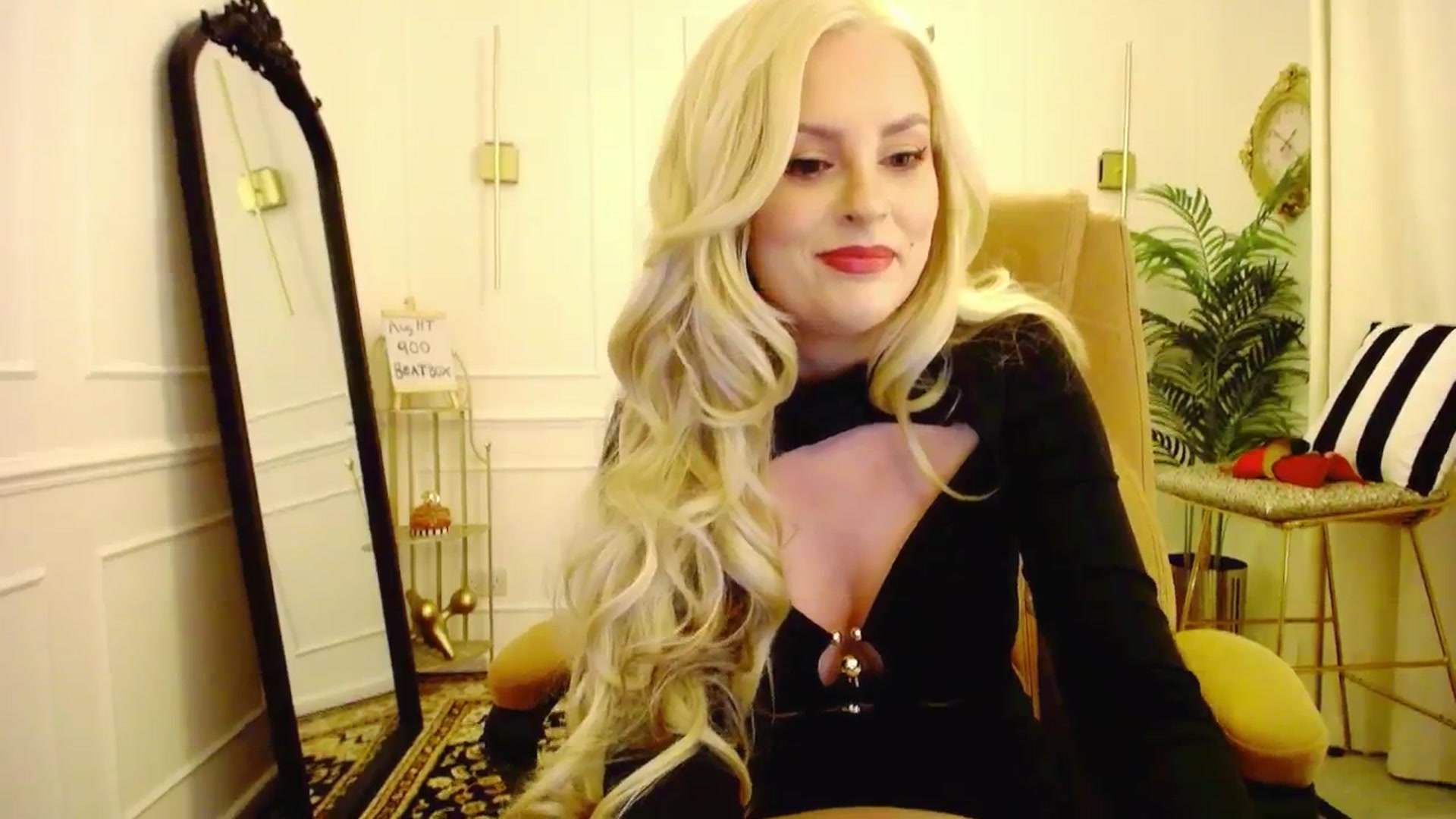 Gallery image thumbnail from K3lly's myfreecams stream on, 08/03/2025, 01:24 image 5 of 20