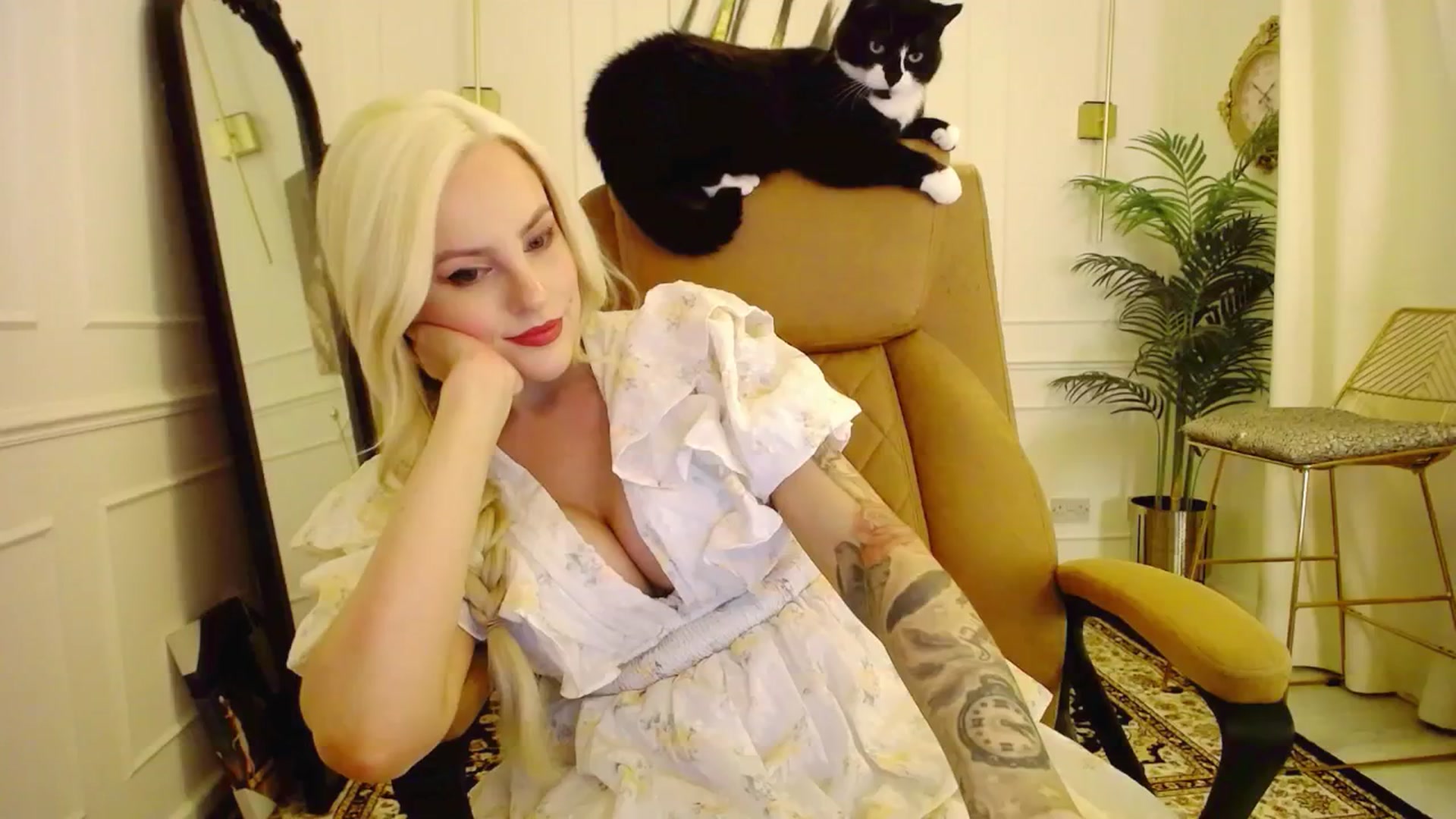 Gallery image thumbnail from K3lly's myfreecams stream on, 08/18/2025, 20:39 image 15 of 20