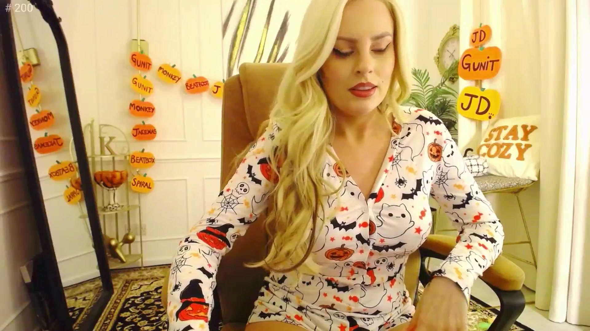 Gallery image thumbnail from K3lly's myfreecams stream on, 10/02/2025, 03:26 image 9 of 20