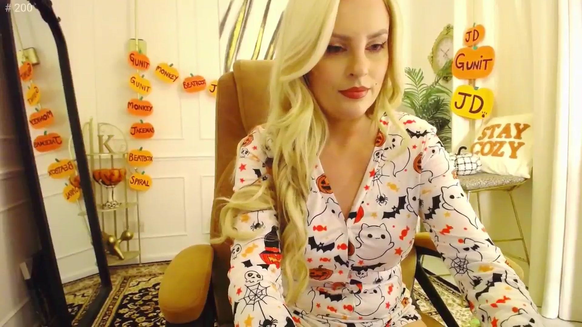 Gallery image thumbnail from K3lly's myfreecams stream on, 10/02/2025, 03:26 image 10 of 20