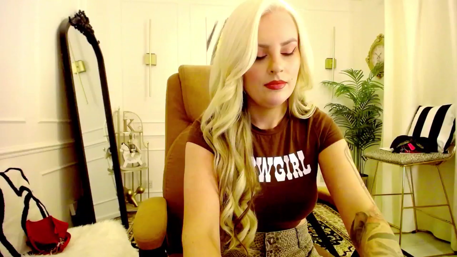Gallery image thumbnail from K3lly's myfreecams stream on, 11/25/2025, 08:36 image 16 of 20