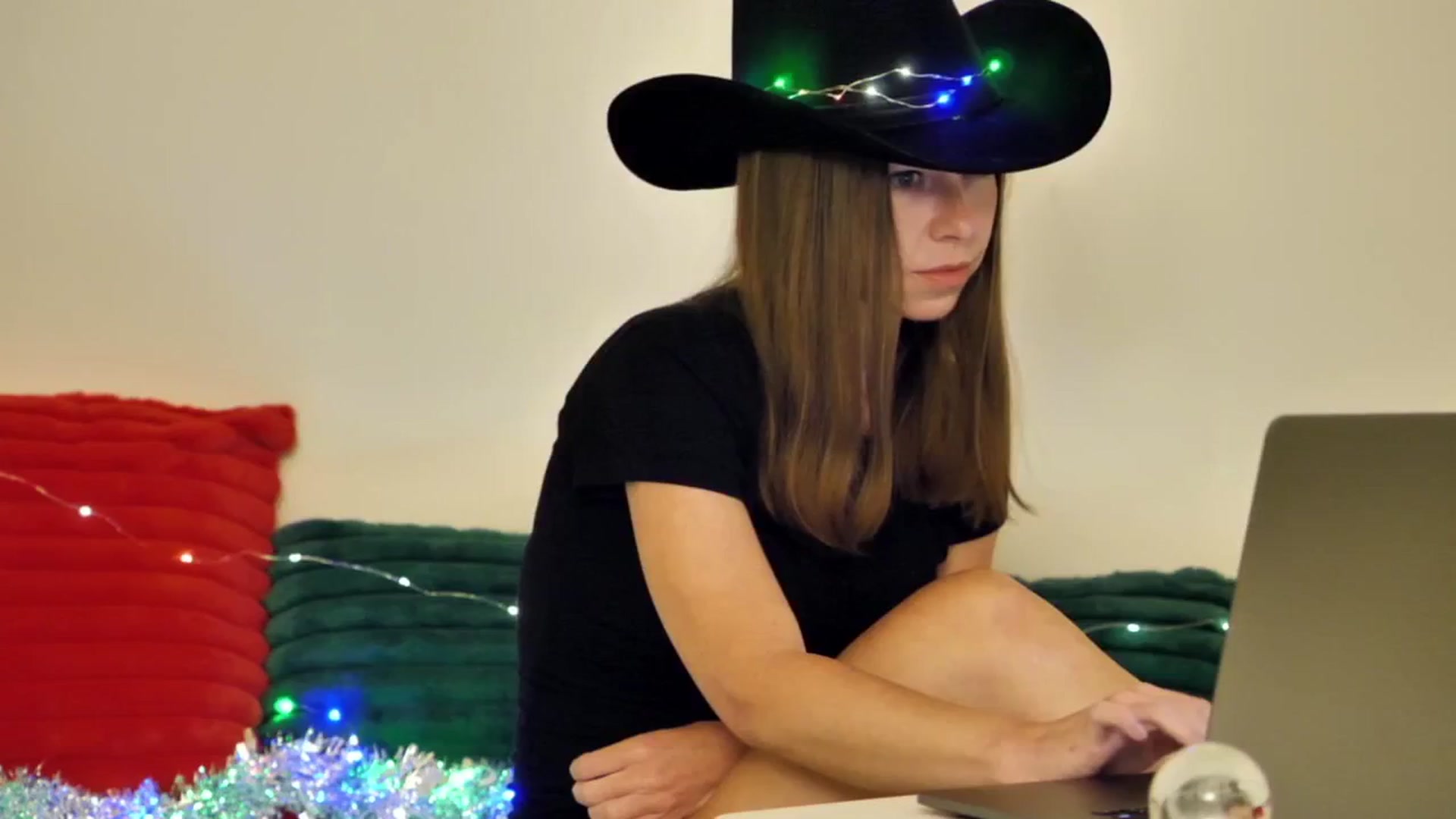 Gallery image thumbnail from KATEELIFE's myfreecams stream on, 12/25/2024, 03:04 image 3 of 20