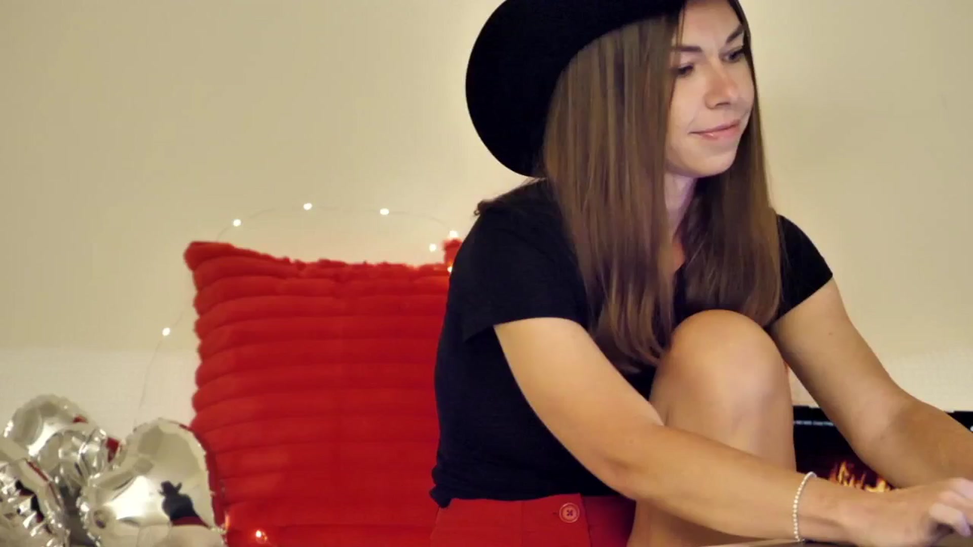 Gallery image thumbnail from KATEELIFE's myfreecams stream on, 02/16/2025, 03:11 image 12 of 20