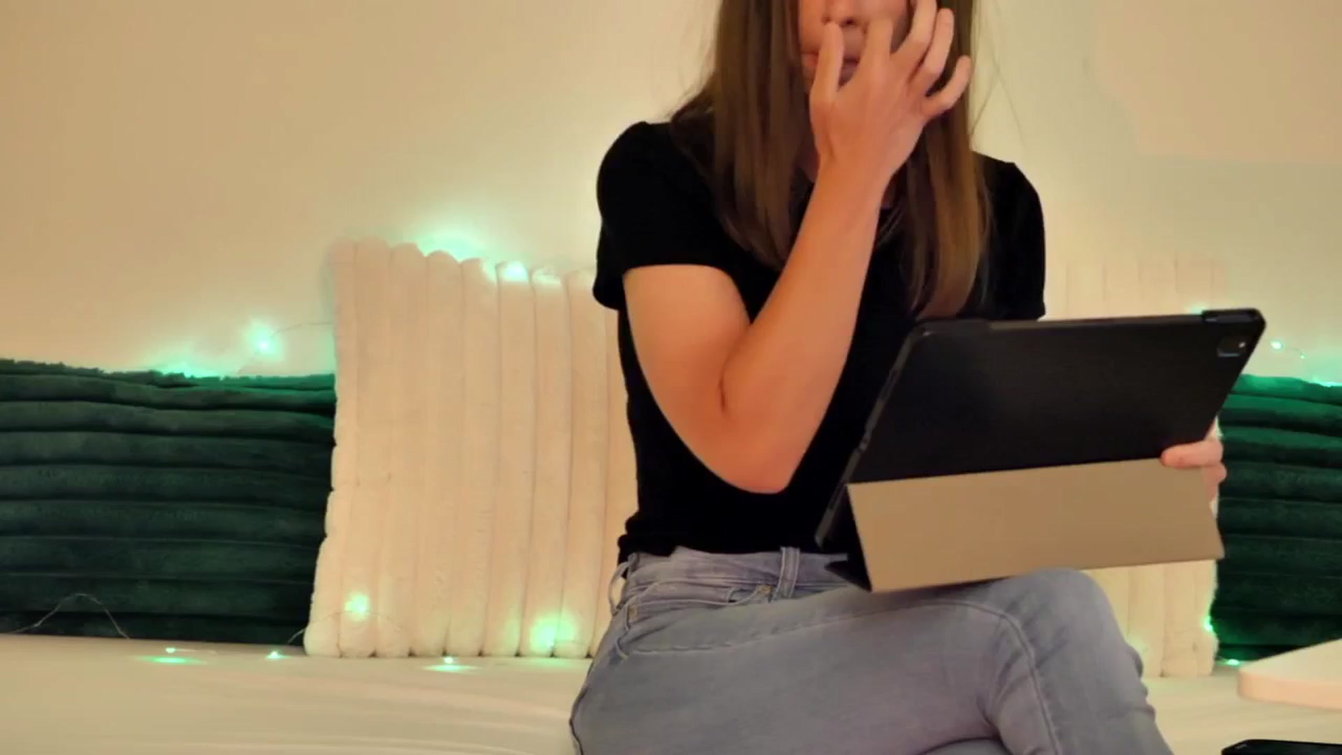 Gallery image thumbnail from KATEELIFE's myfreecams stream on, 03/18/2025, 04:02 image 17 of 20