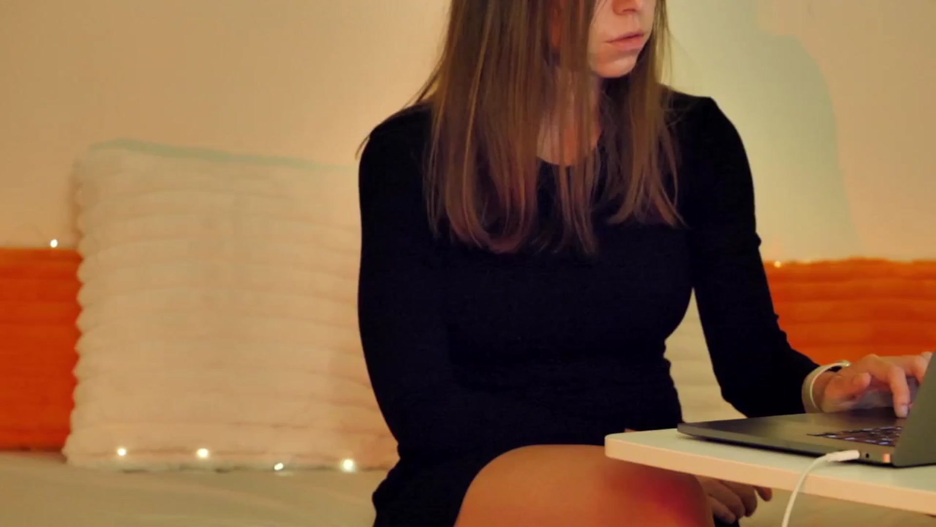Gallery image thumbnail from KATEELIFE's myfreecams stream on, 04/13/2025, 06:12 image 12 of 20