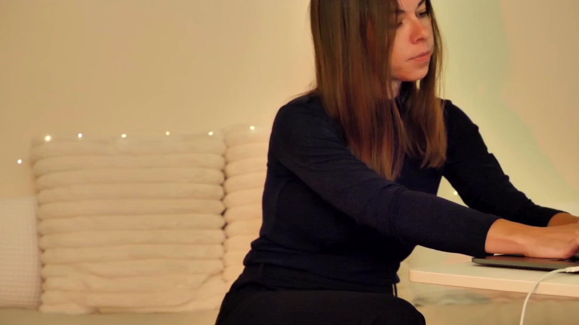 Gallery image thumbnail from KATEELIFE's myfreecams stream on, 04/27/2025, 05:18 image 12 of 20