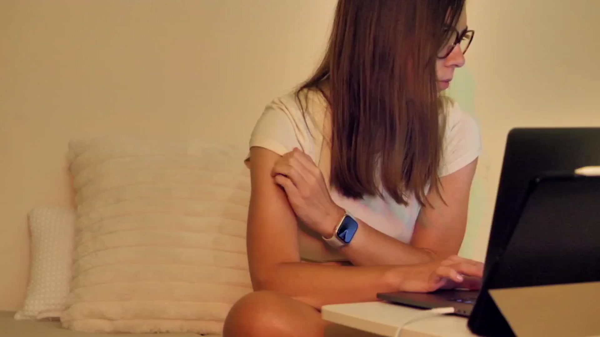Gallery image thumbnail from KATEELIFE's myfreecams stream on, 08/27/2025, 05:04 image 12 of 20