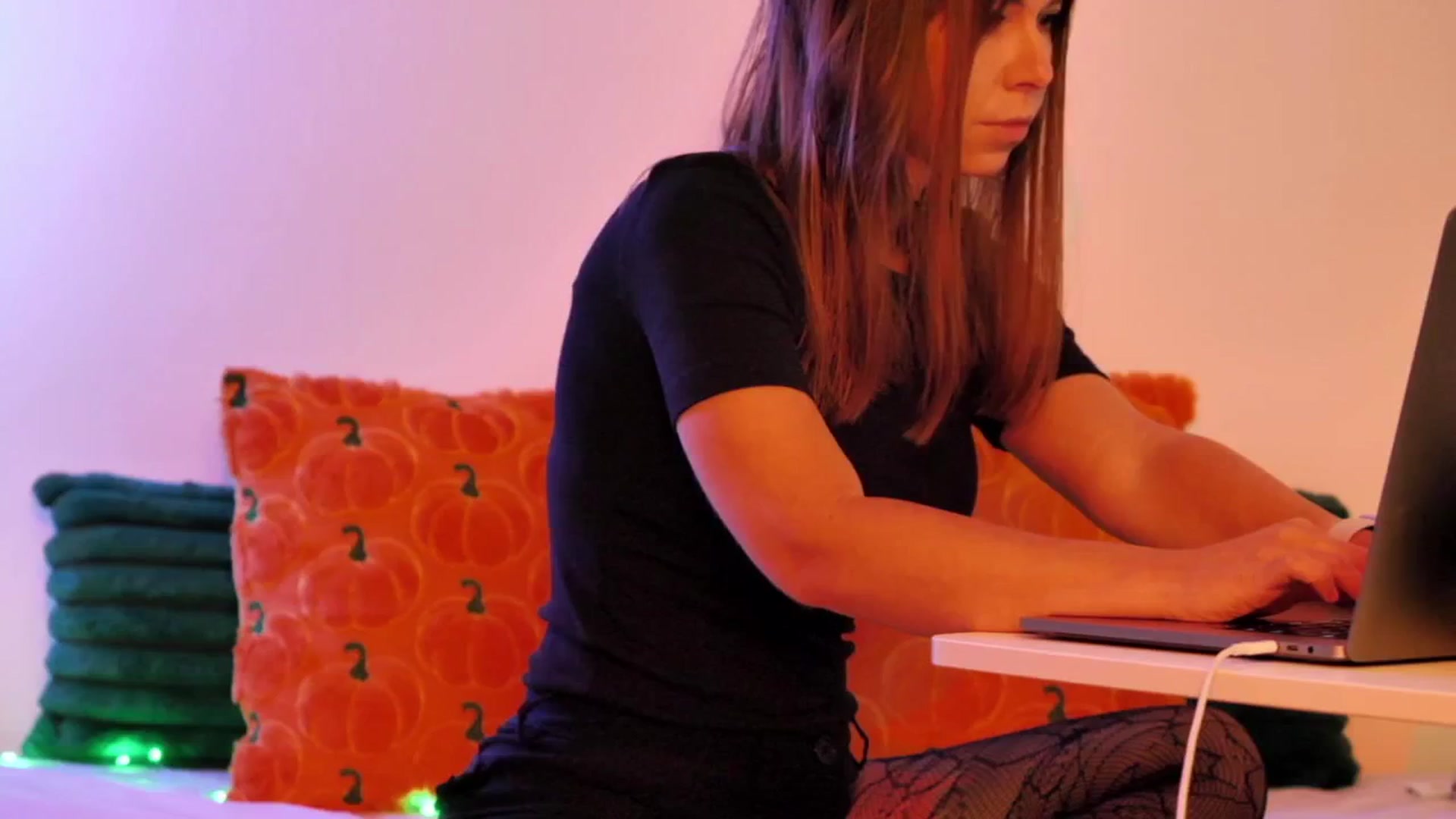 Gallery image thumbnail from KATEELIFE's myfreecams stream on, 10/29/2025, 02:45 image 6 of 20