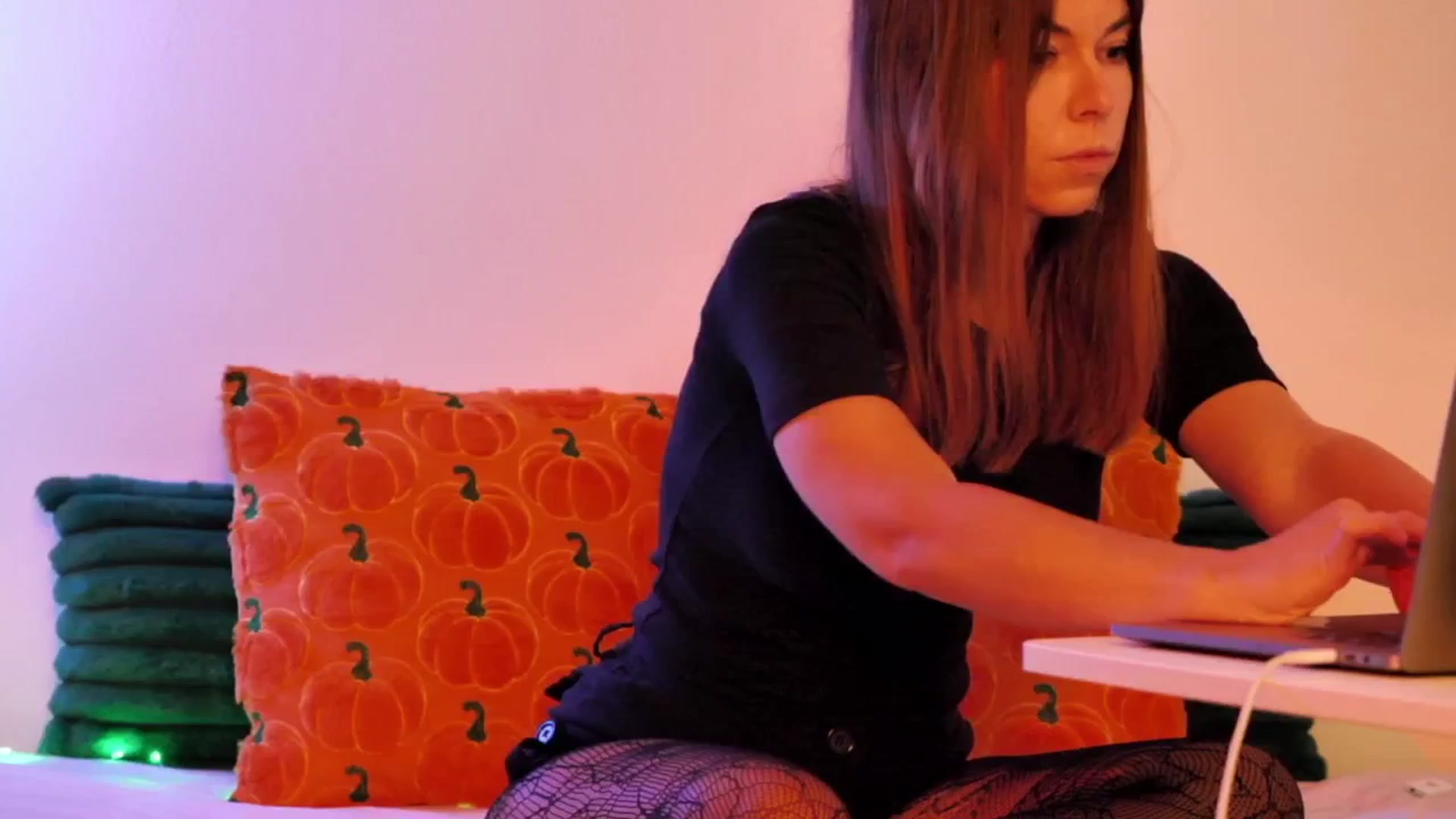 Gallery image thumbnail from KATEELIFE's myfreecams stream on, 10/29/2025, 02:45 image 11 of 20