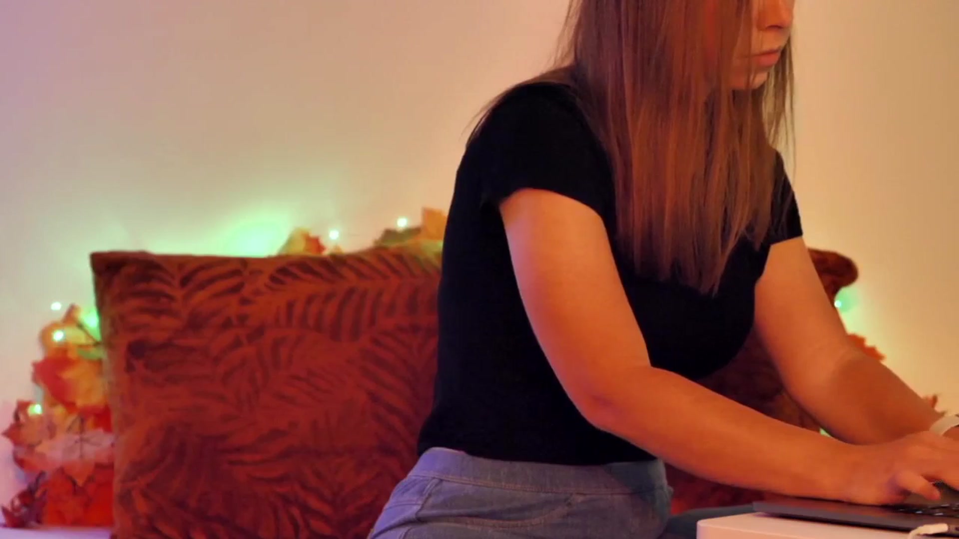 Gallery image thumbnail from KATEELIFE's myfreecams stream on, 11/03/2025, 04:30 image 17 of 20