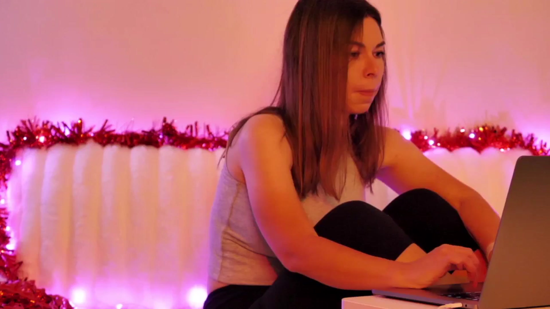 Gallery image thumbnail from KATEELIFE's myfreecams stream on, 12/24/2025, 05:42 image 14 of 20