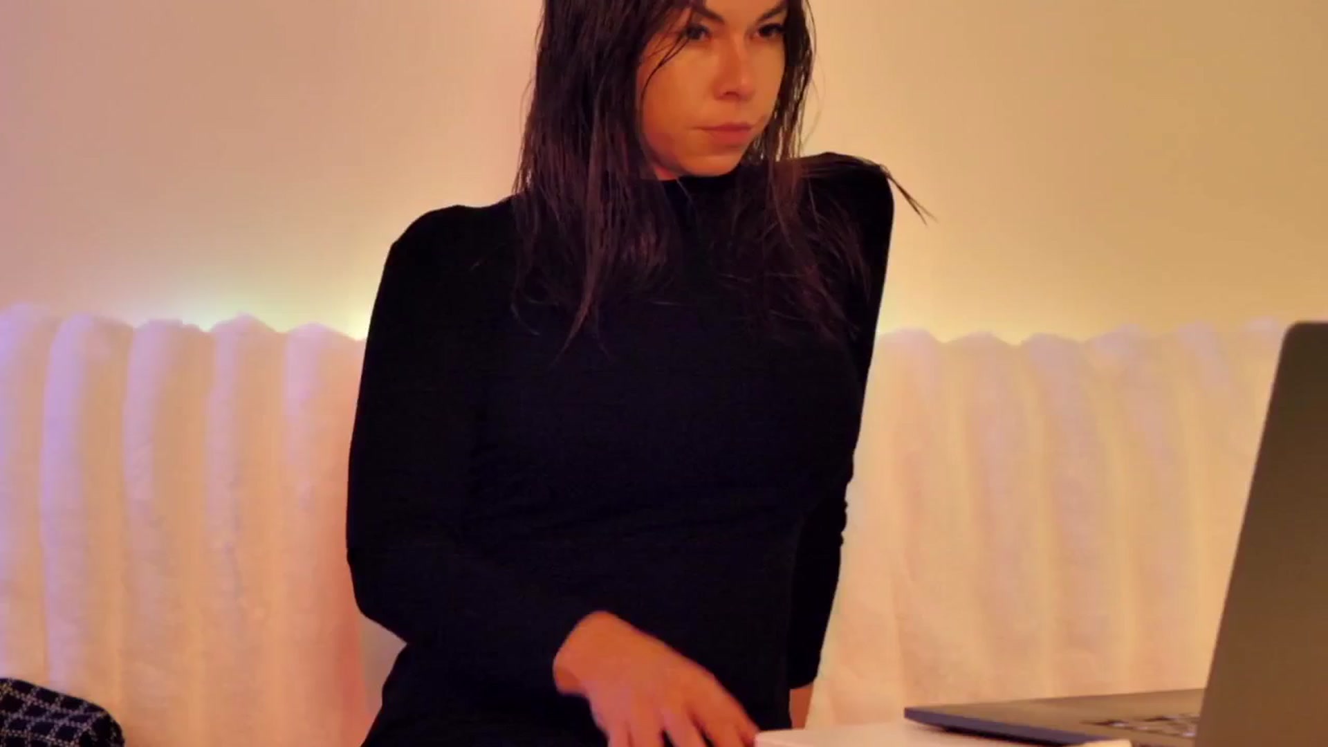 Gallery image thumbnail from KATEELIFE's myfreecams stream on, 01/14/2026, 04:37 image 5 of 20