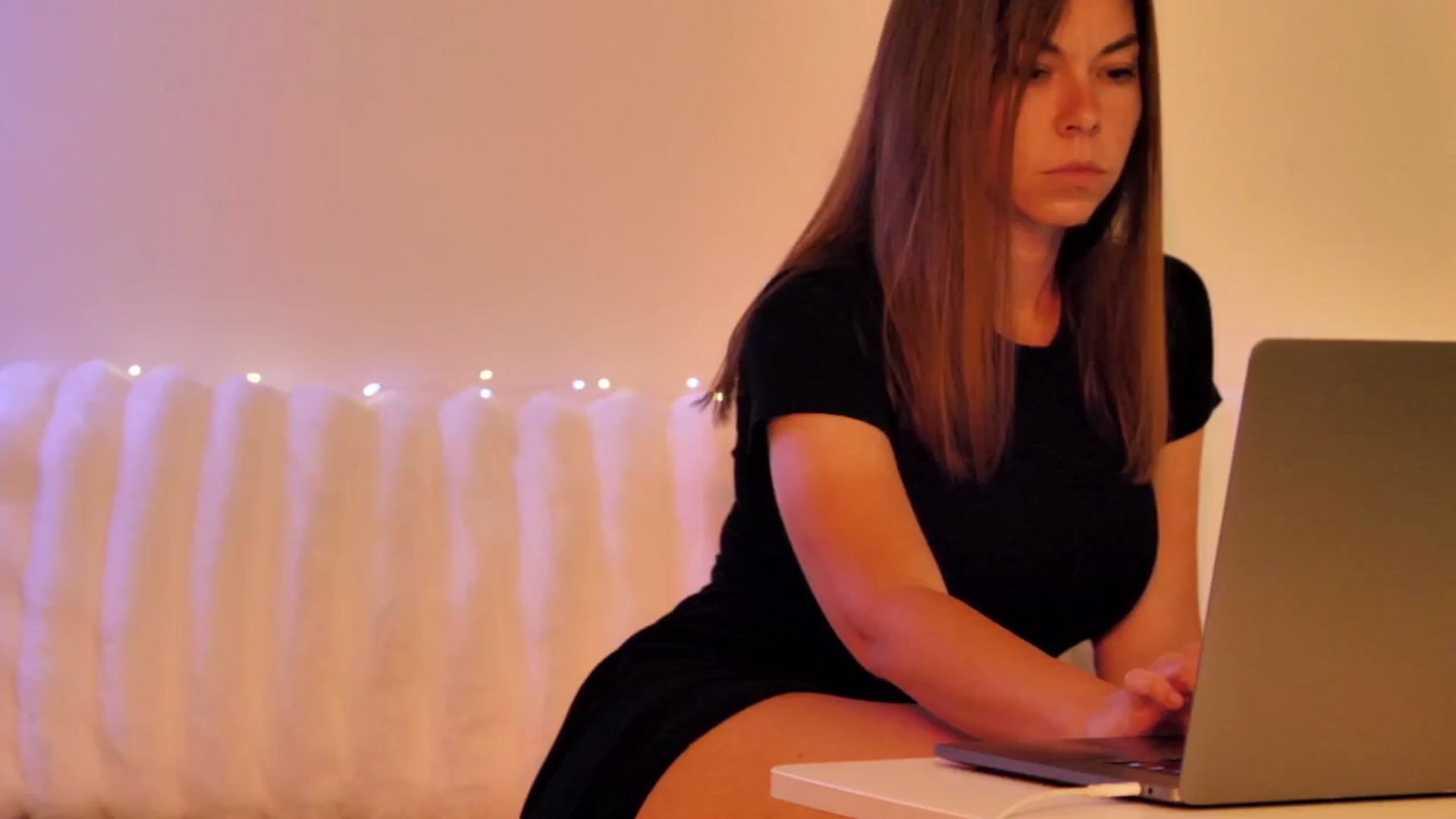 Gallery image thumbnail from KATEELIFE's myfreecams stream on, 02/22/2026, 07:00 image 15 of 20