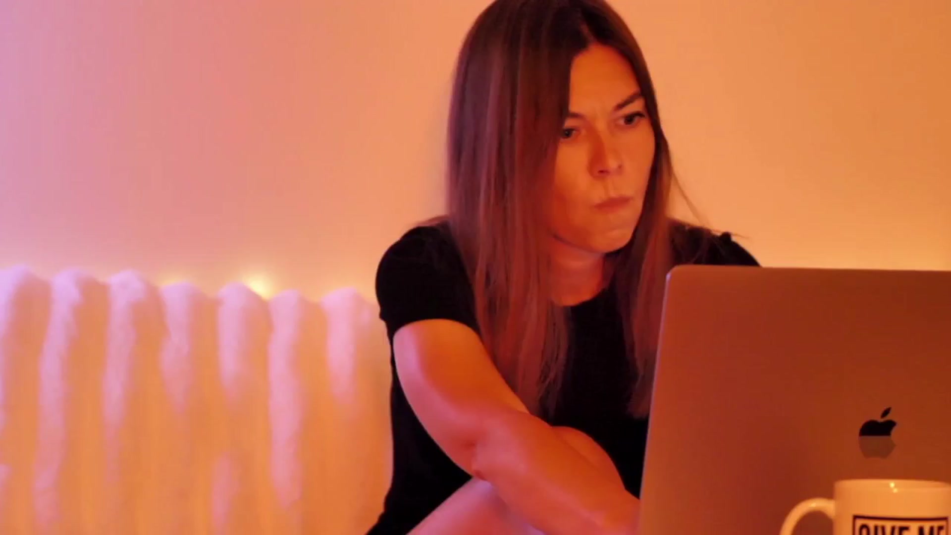 Gallery image thumbnail from KATEELIFE's myfreecams stream on, 04/12/2026, 04:32 image 14 of 20