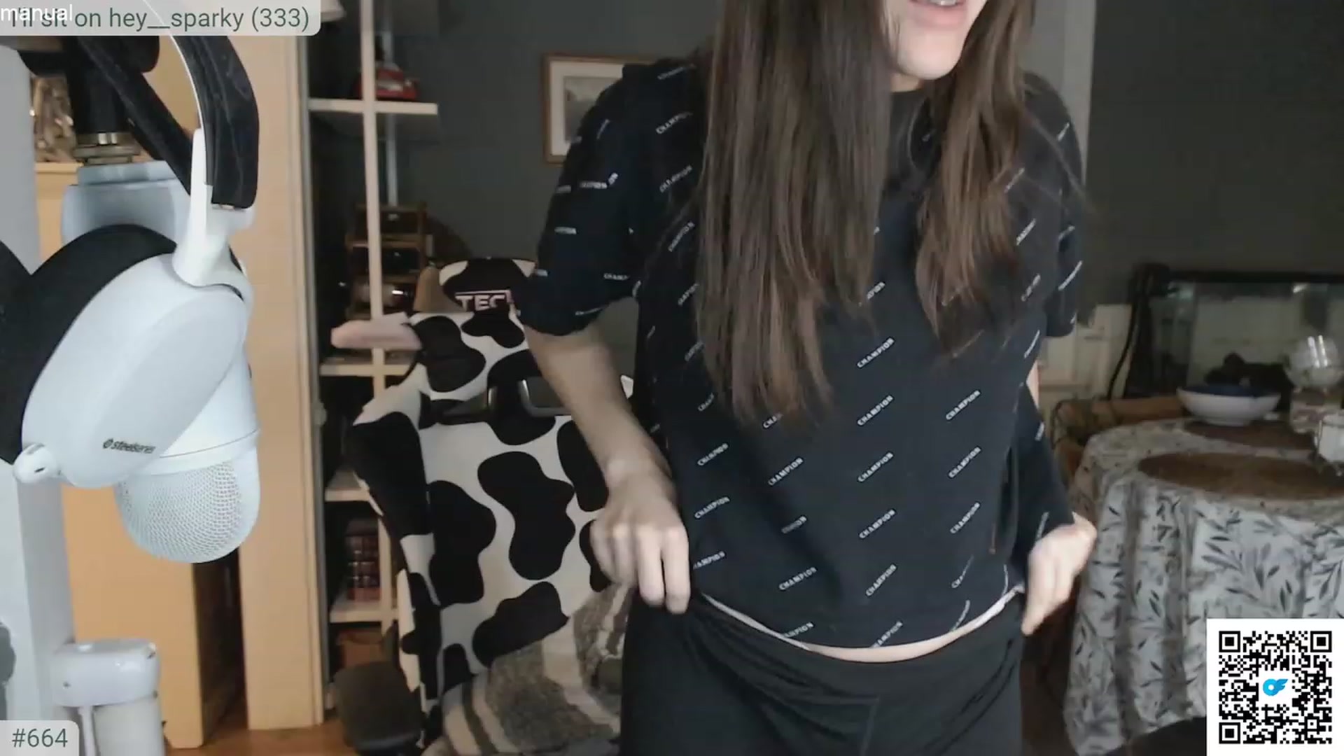 Gallery image thumbnail from KEWuwu's myfreecams stream on, 11/19/2023, 01:20 image 7 of 20