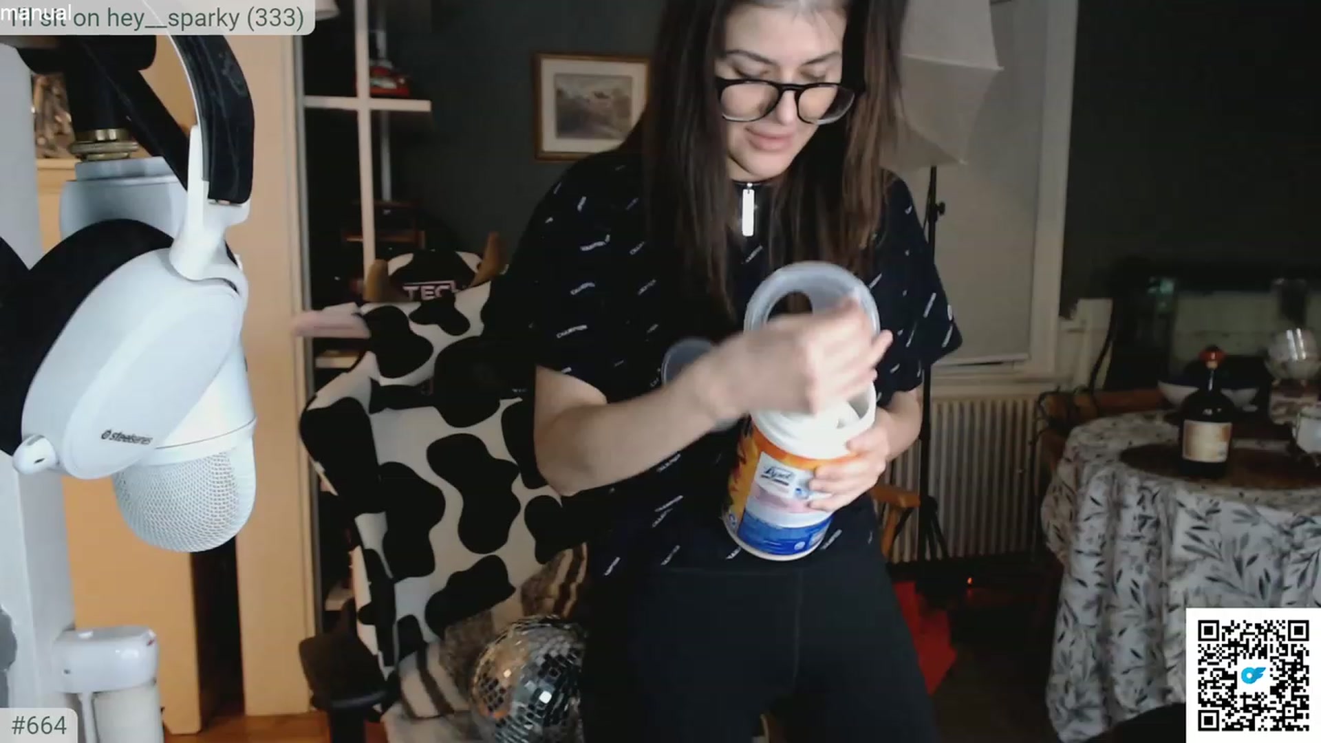Gallery image thumbnail from KEWuwu's myfreecams stream on, 11/19/2023, 01:20 image 17 of 20