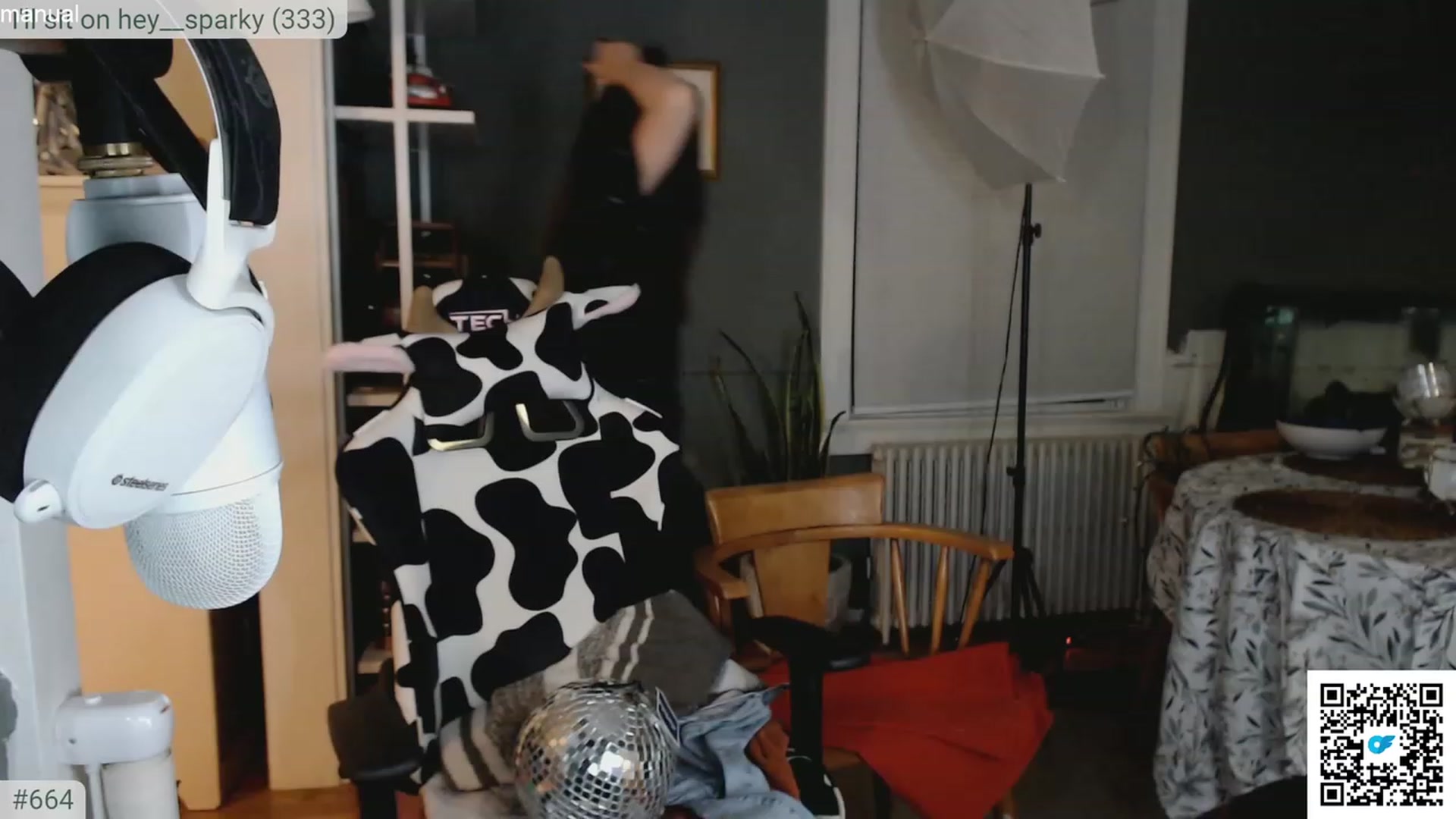 Gallery image thumbnail from KEWuwu's myfreecams stream on, 11/19/2023, 01:20 image 14 of 20
