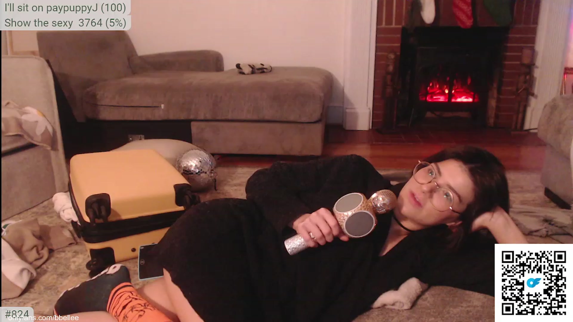 Gallery image thumbnail from KEWuwu's myfreecams stream on, 11/26/2023, 01:18 image 7 of 20