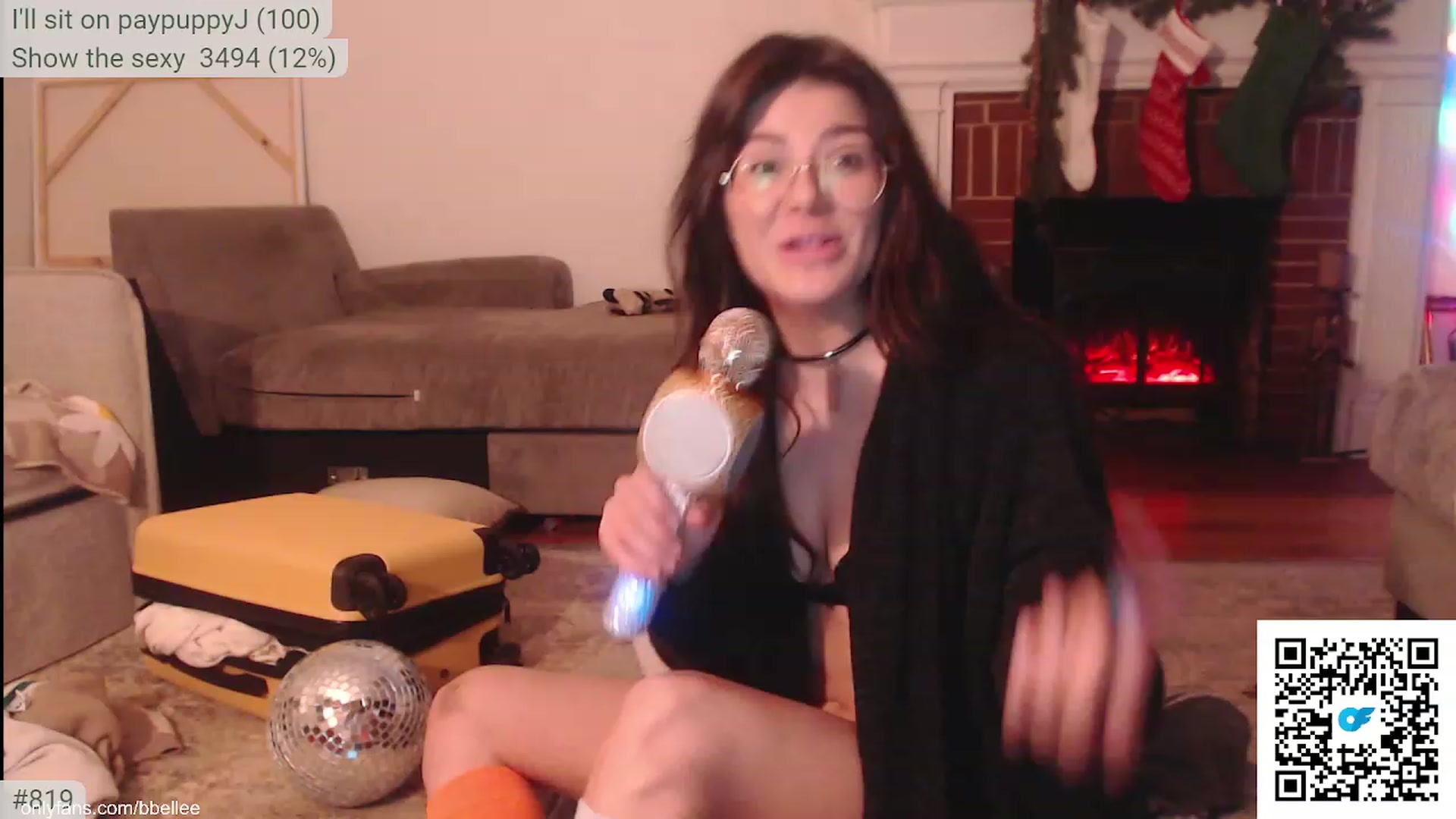 Gallery image thumbnail from KEWuwu's myfreecams stream on, 11/26/2023, 01:18 image 16 of 20