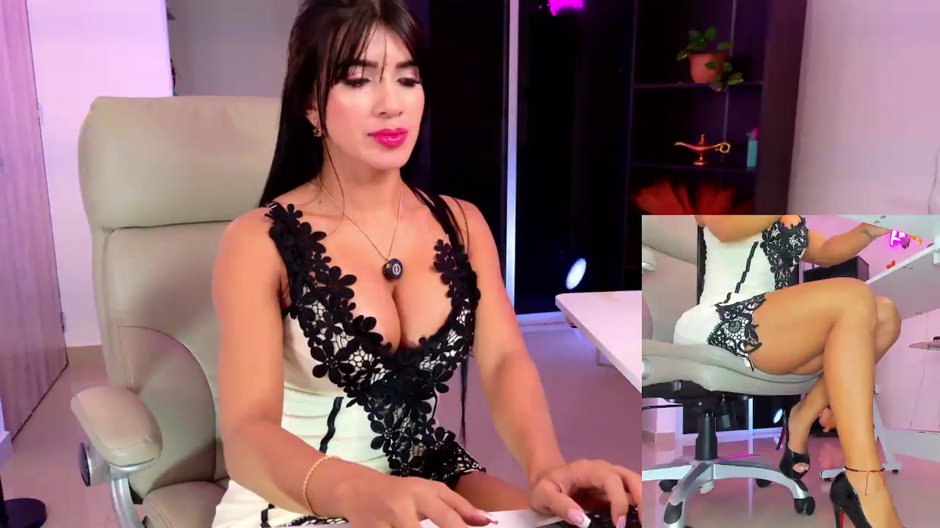 Gallery image thumbnail from KIMBERLY___'s myfreecams stream on, 05/20/2026, 24:36 image 10 of 20