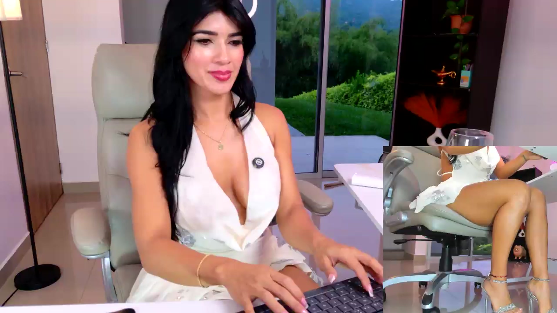 Gallery image thumbnail from KIMBERLY___'s myfreecams stream on, 05/28/2026, 23:03 image 17 of 20