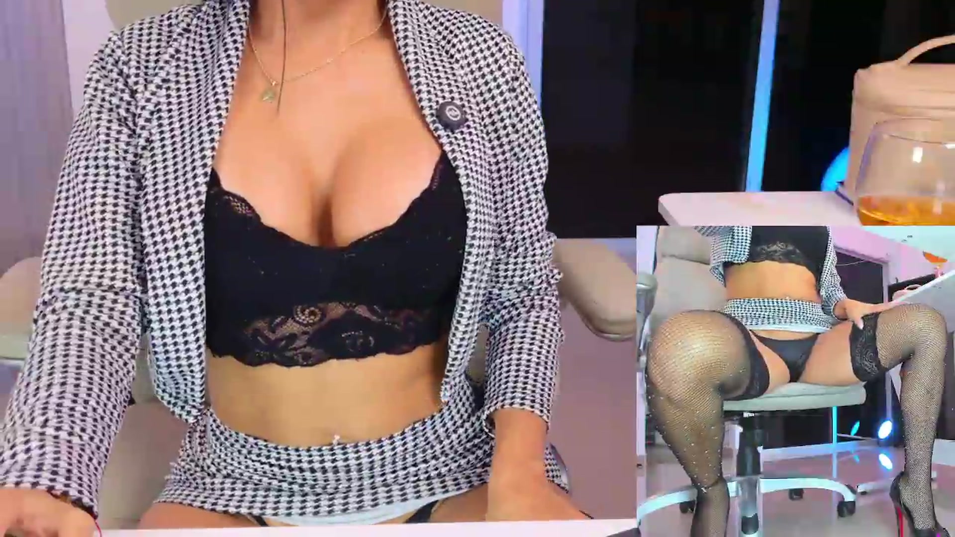 Gallery image thumbnail from KIMBERLY___'s myfreecams stream on, 06/11/2026, 01:49 image 6 of 20