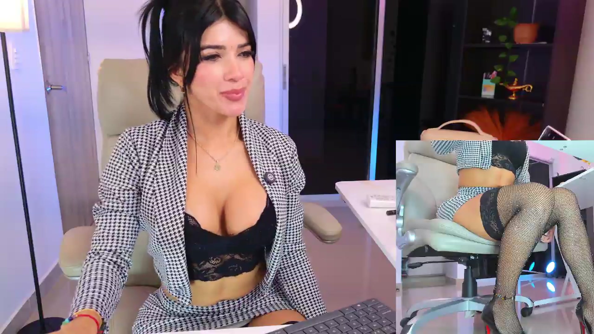 Gallery image thumbnail from KIMBERLY___'s myfreecams stream on, 06/11/2026, 01:49 image 11 of 20