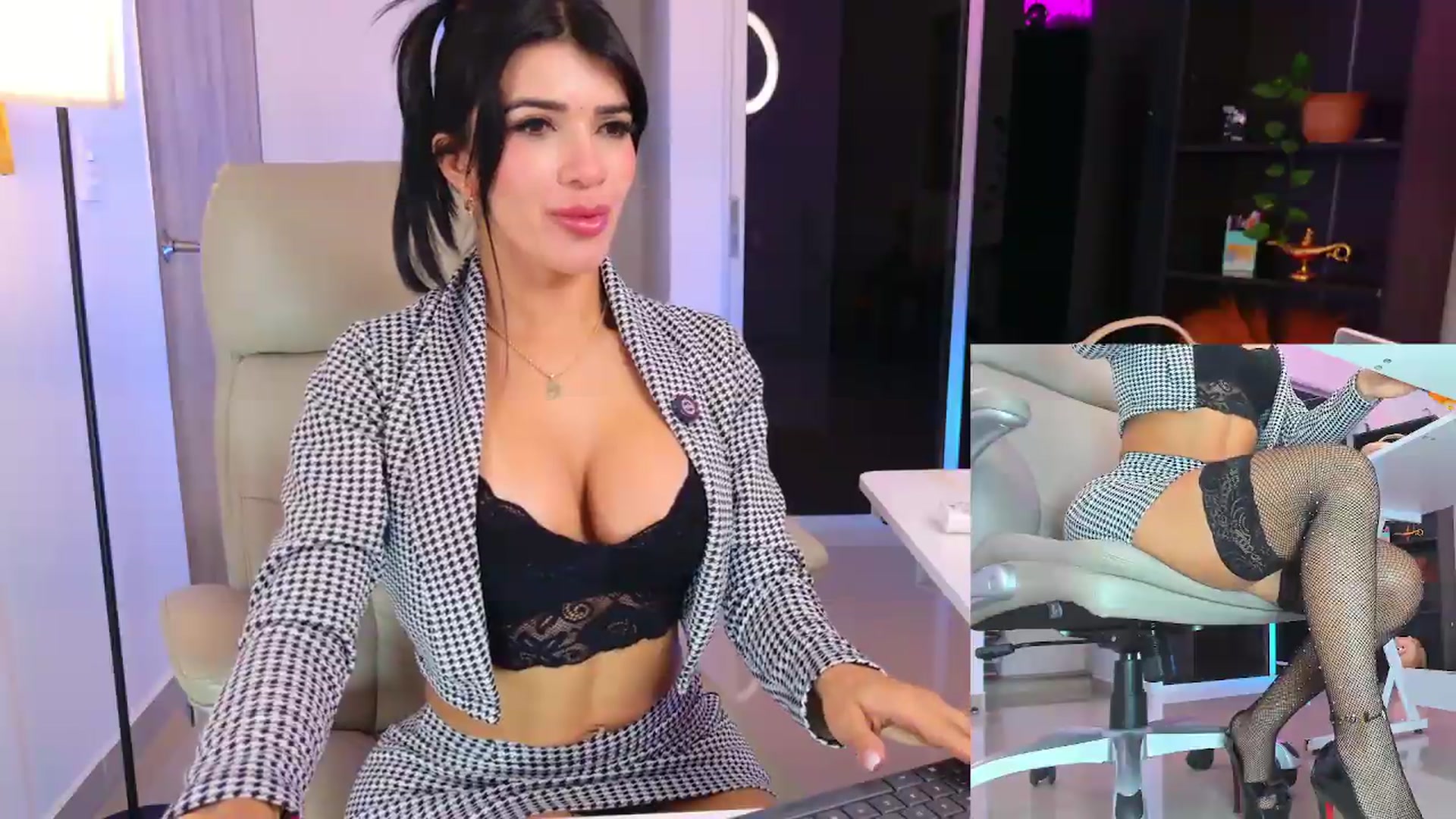 Gallery image thumbnail from KIMBERLY___'s myfreecams stream on, 06/11/2026, 01:49 image 3 of 20