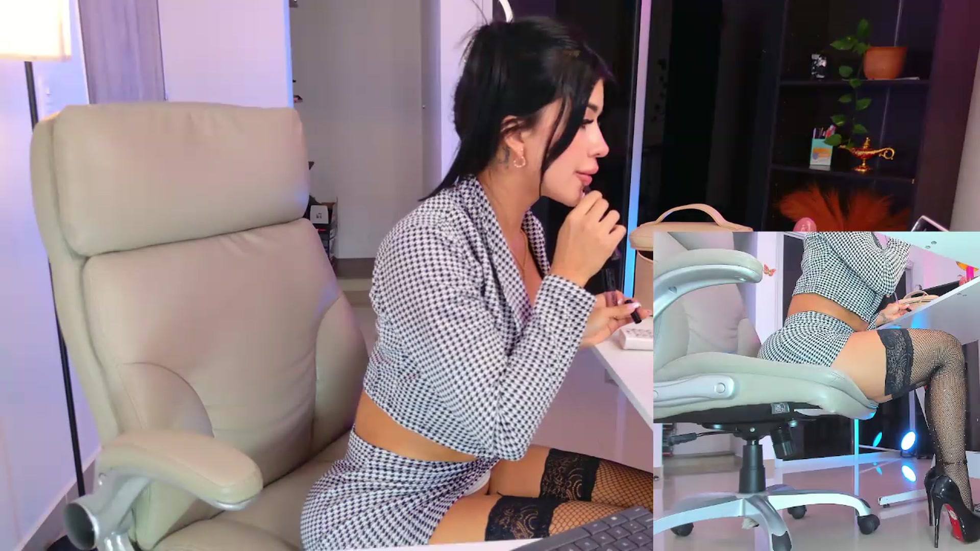Gallery image thumbnail from KIMBERLY___'s myfreecams stream on, 06/11/2026, 01:49 image 7 of 20