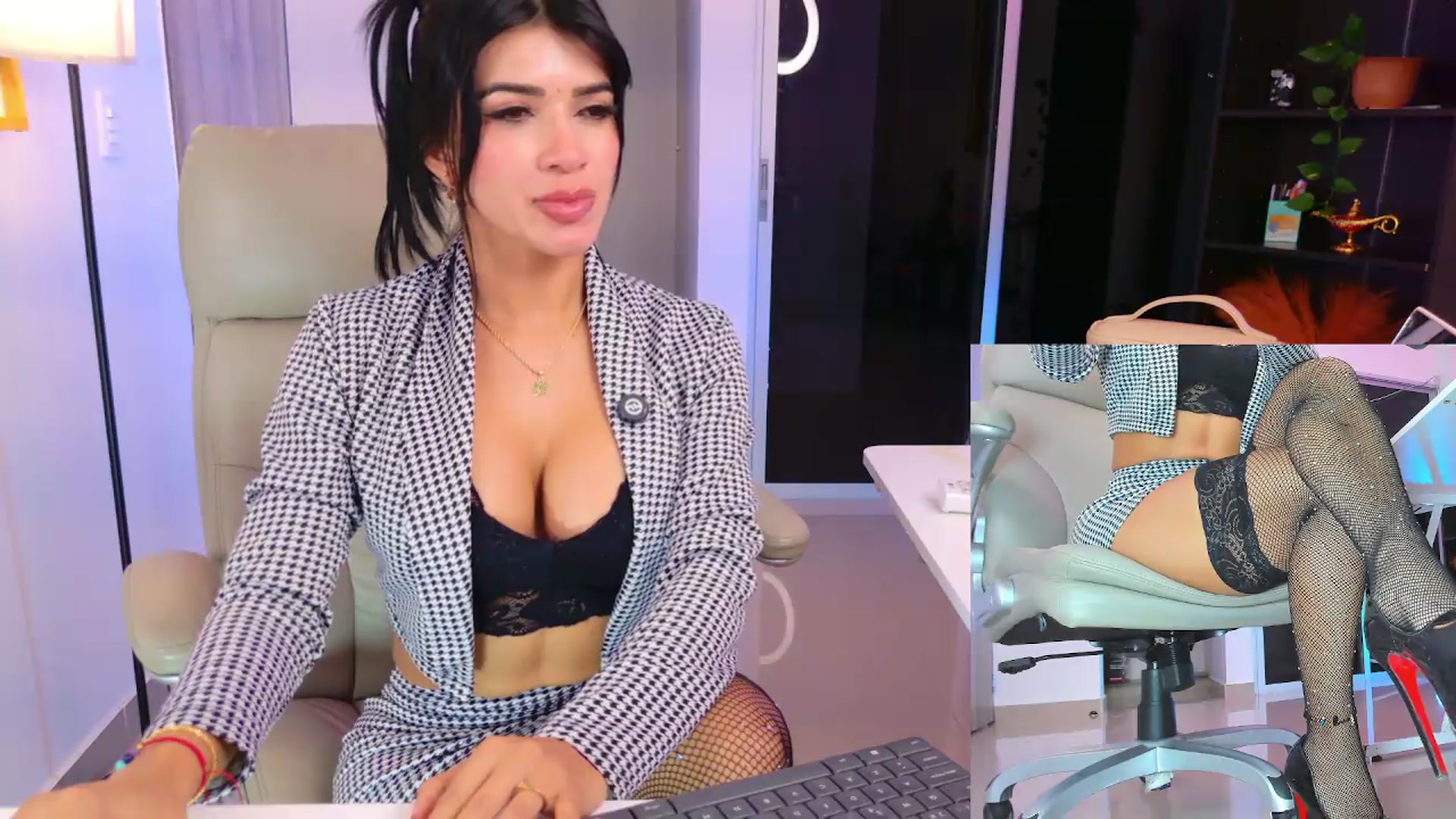 Gallery image thumbnail from KIMBERLY___'s myfreecams stream on, 06/11/2026, 01:49 image 14 of 20